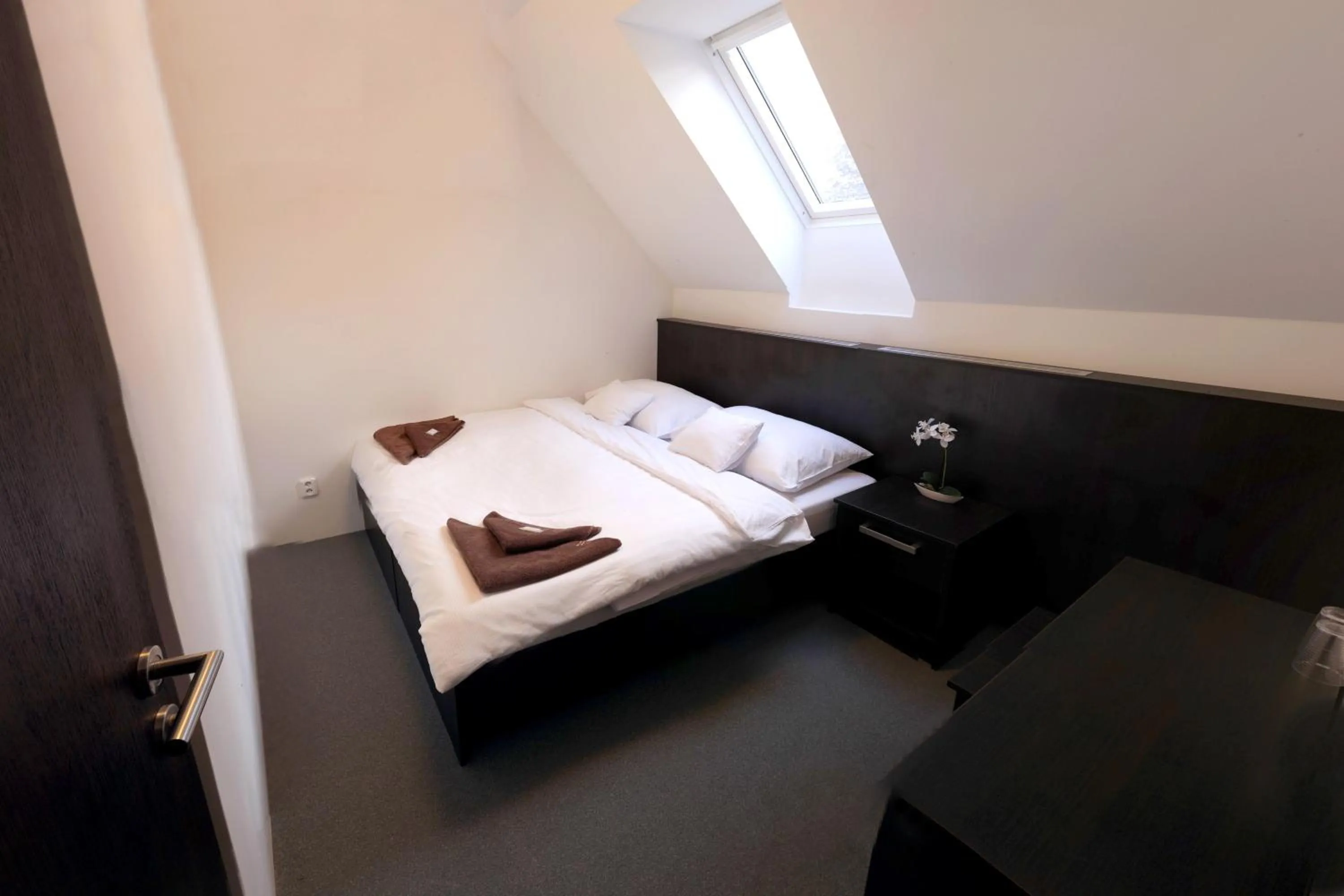 Bed in Štiřínská stodola u Prahy