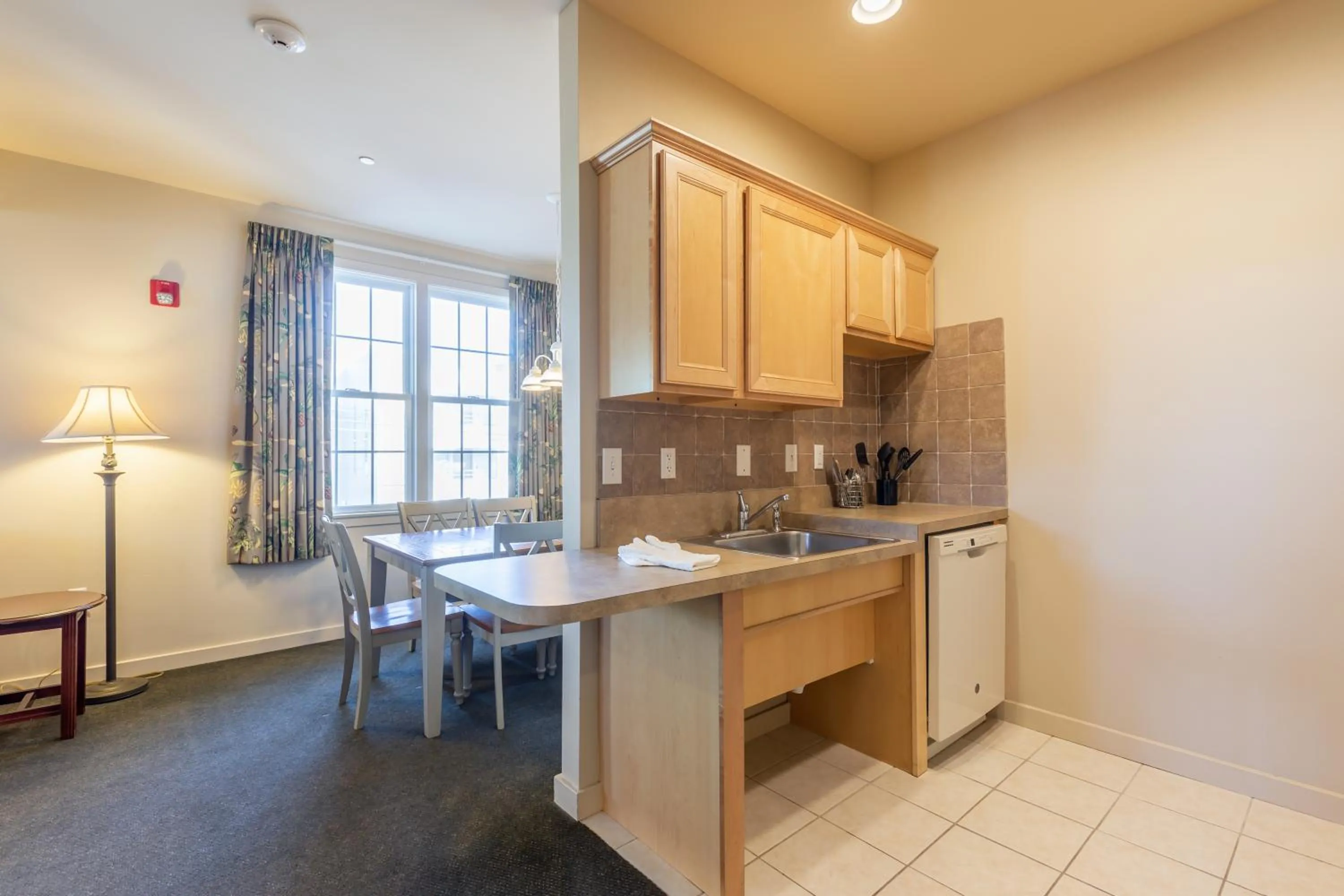 Kitchen or kitchenette in Ebb Tide Suites