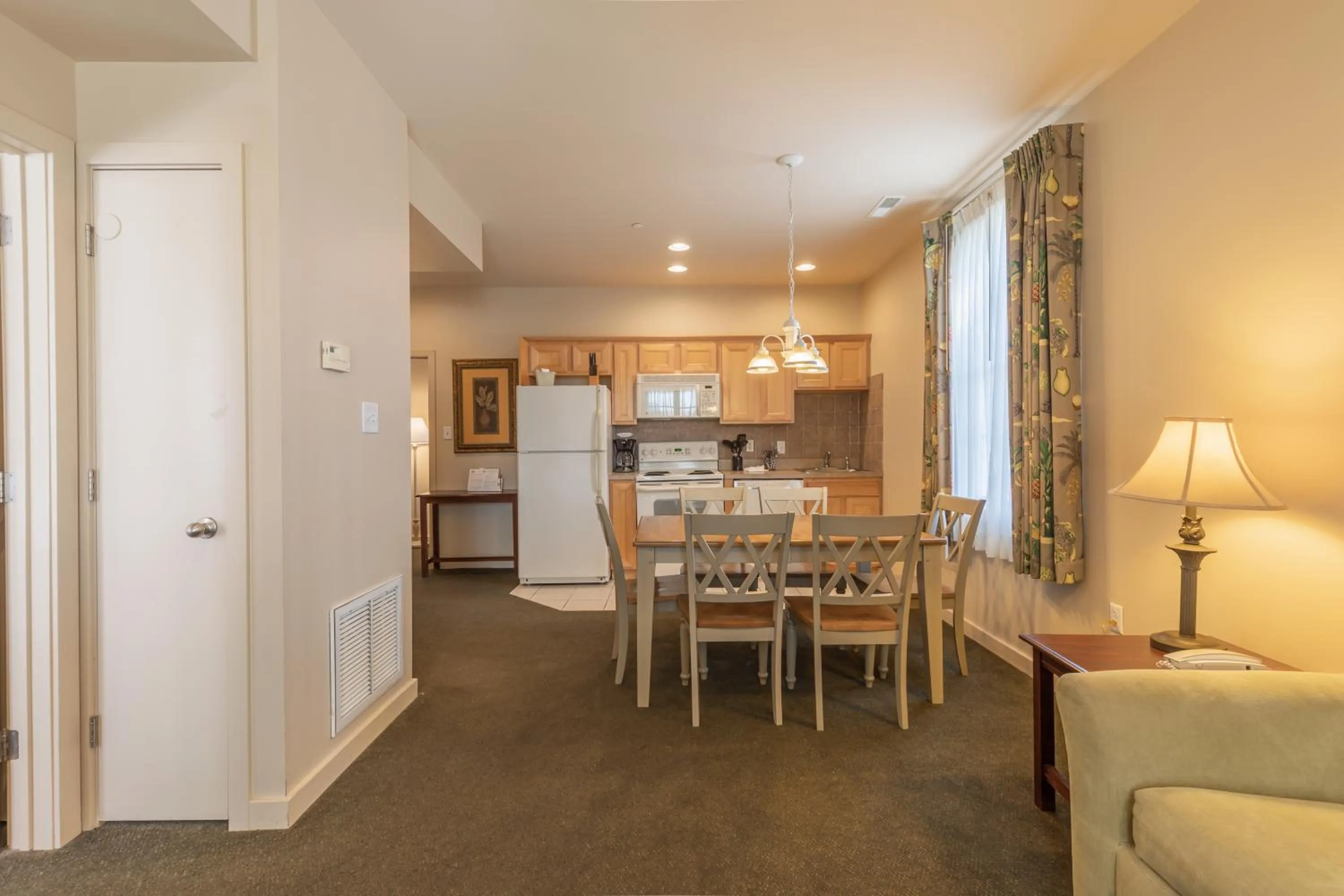 Dining area in Ebb Tide Suites