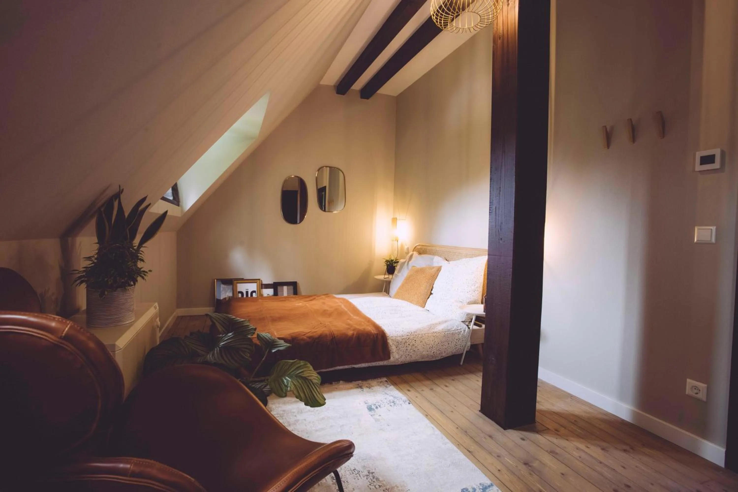 Photo of the whole room, Bed in EDELFUCHS-LODGE