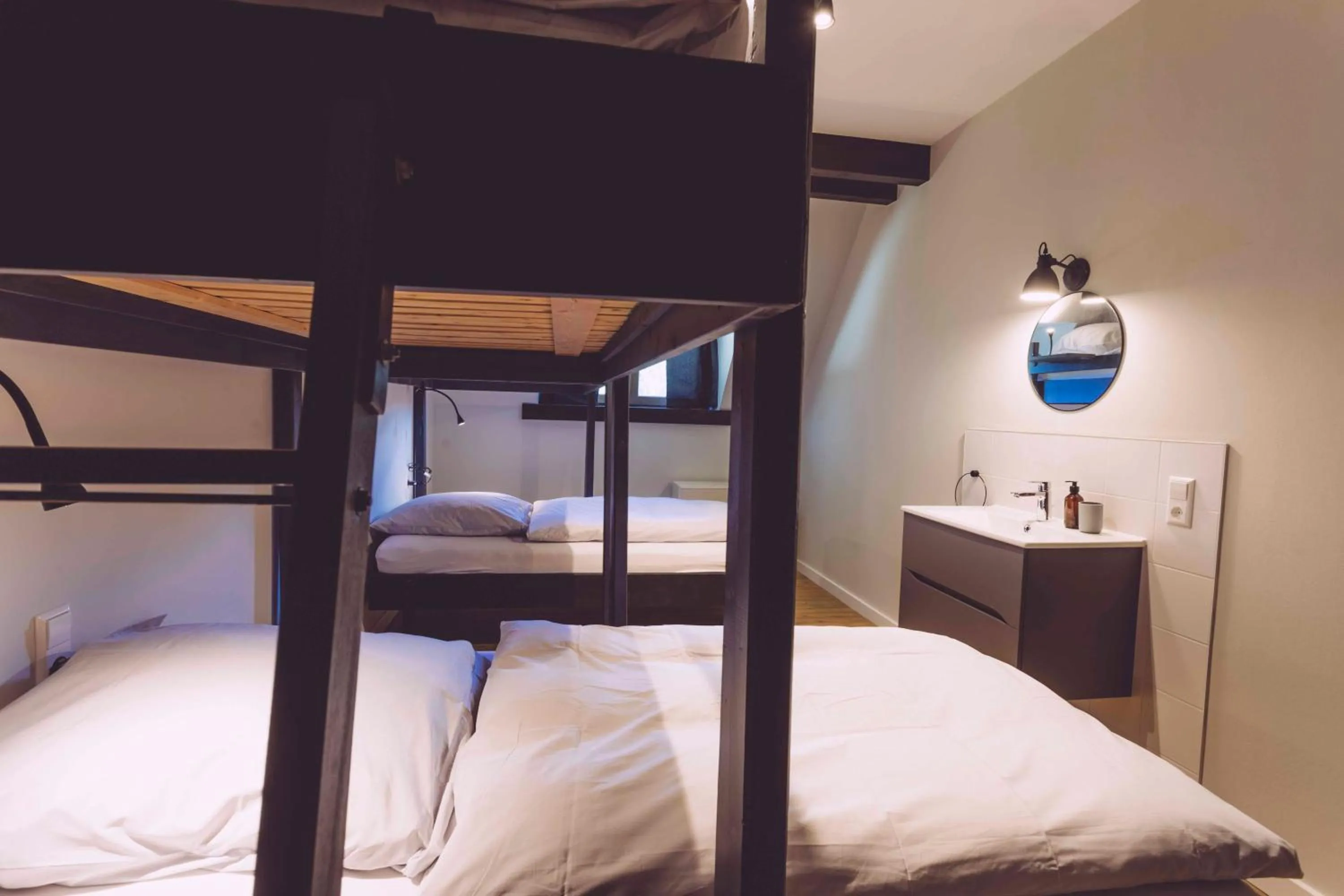 Photo of the whole room, Bed in EDELFUCHS-LODGE