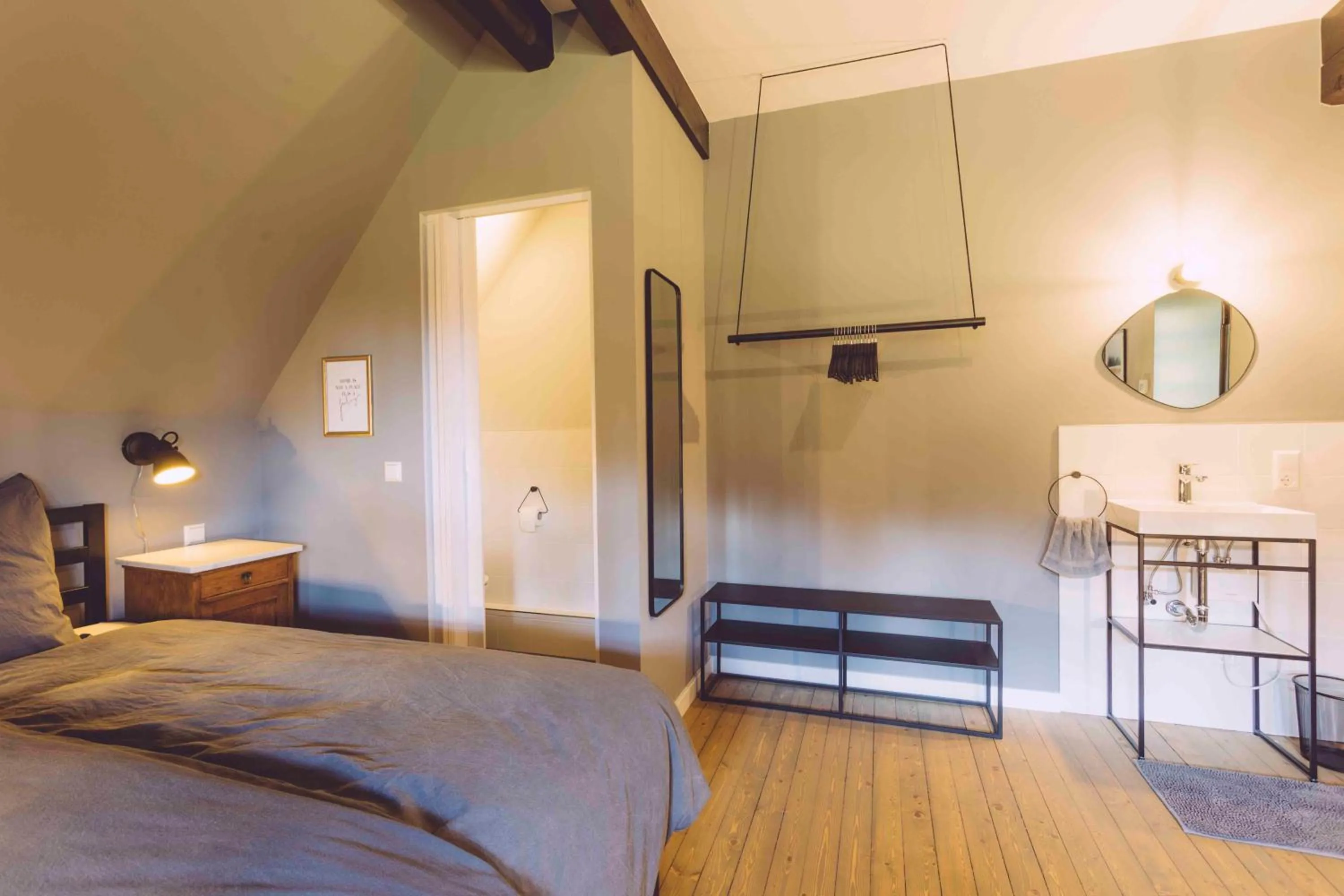 Photo of the whole room, Bed in EDELFUCHS-LODGE