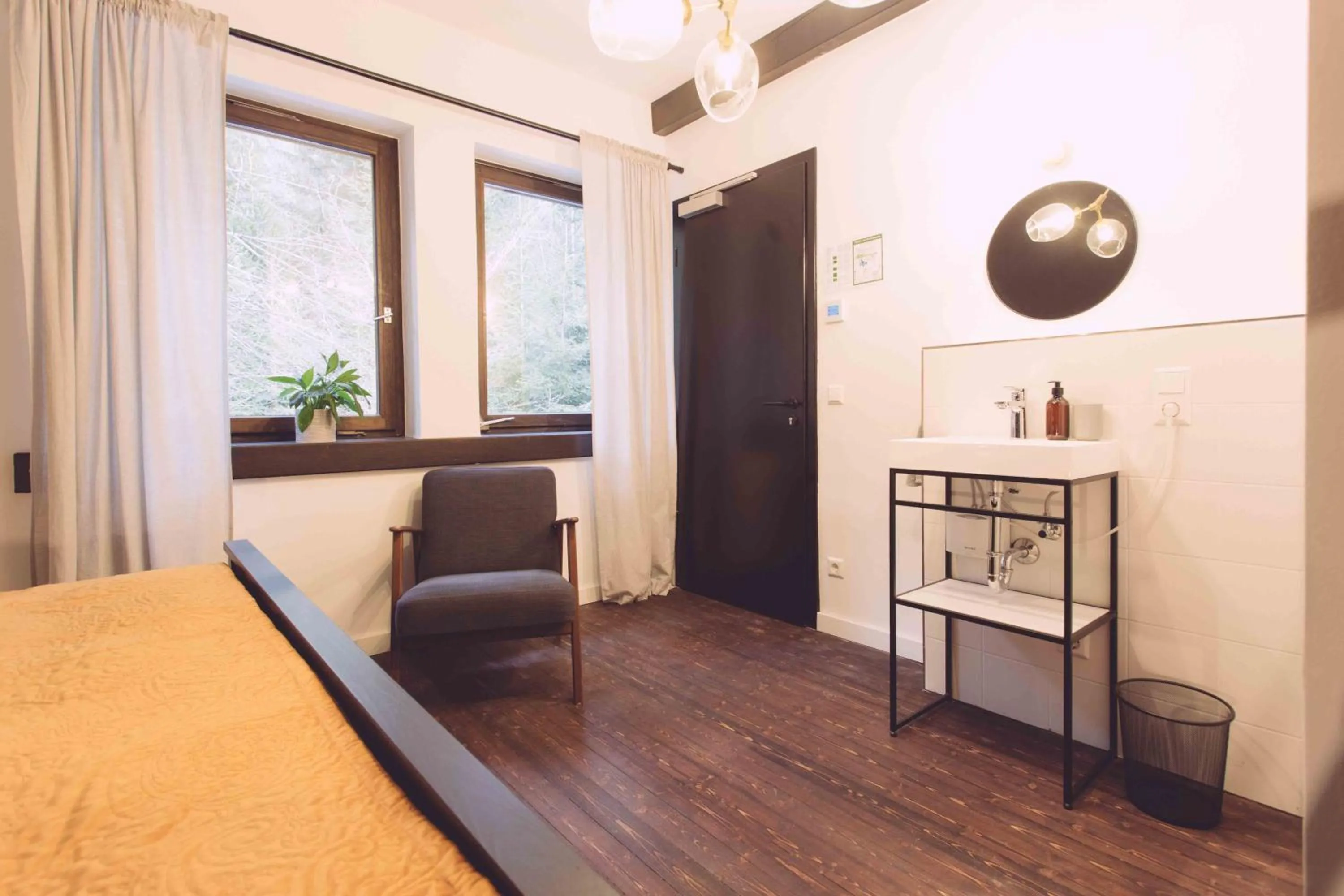 Photo of the whole room, Bed in EDELFUCHS-LODGE