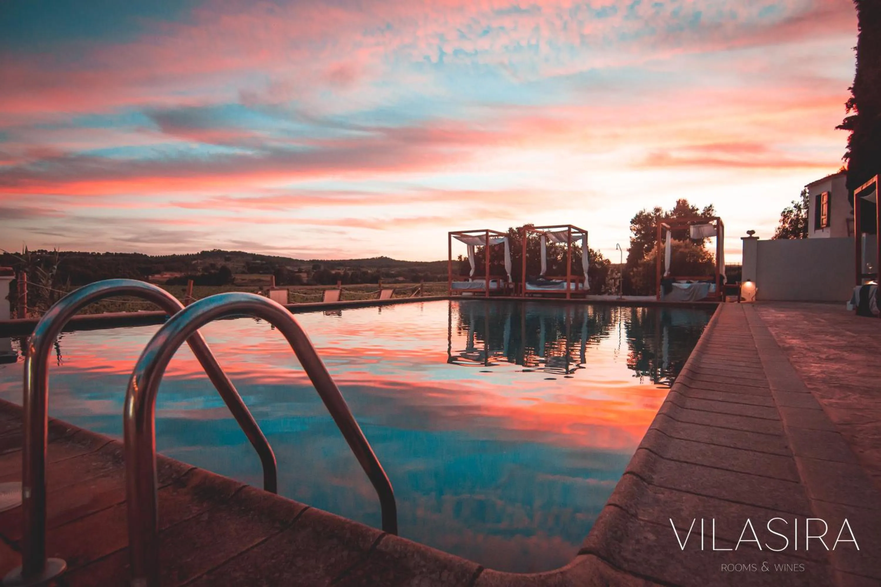 VILASIRA ( Rooms & Wines )