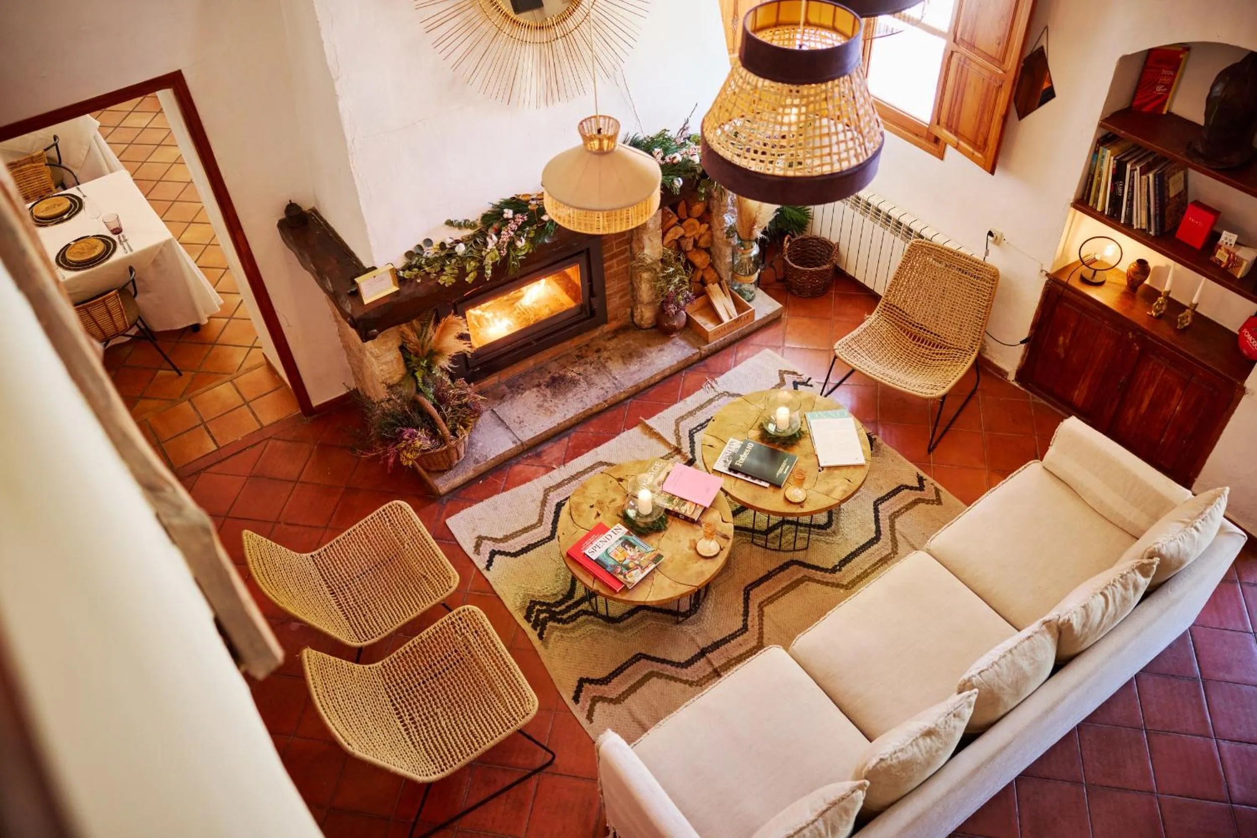 VILASIRA ( Rooms & Wines )