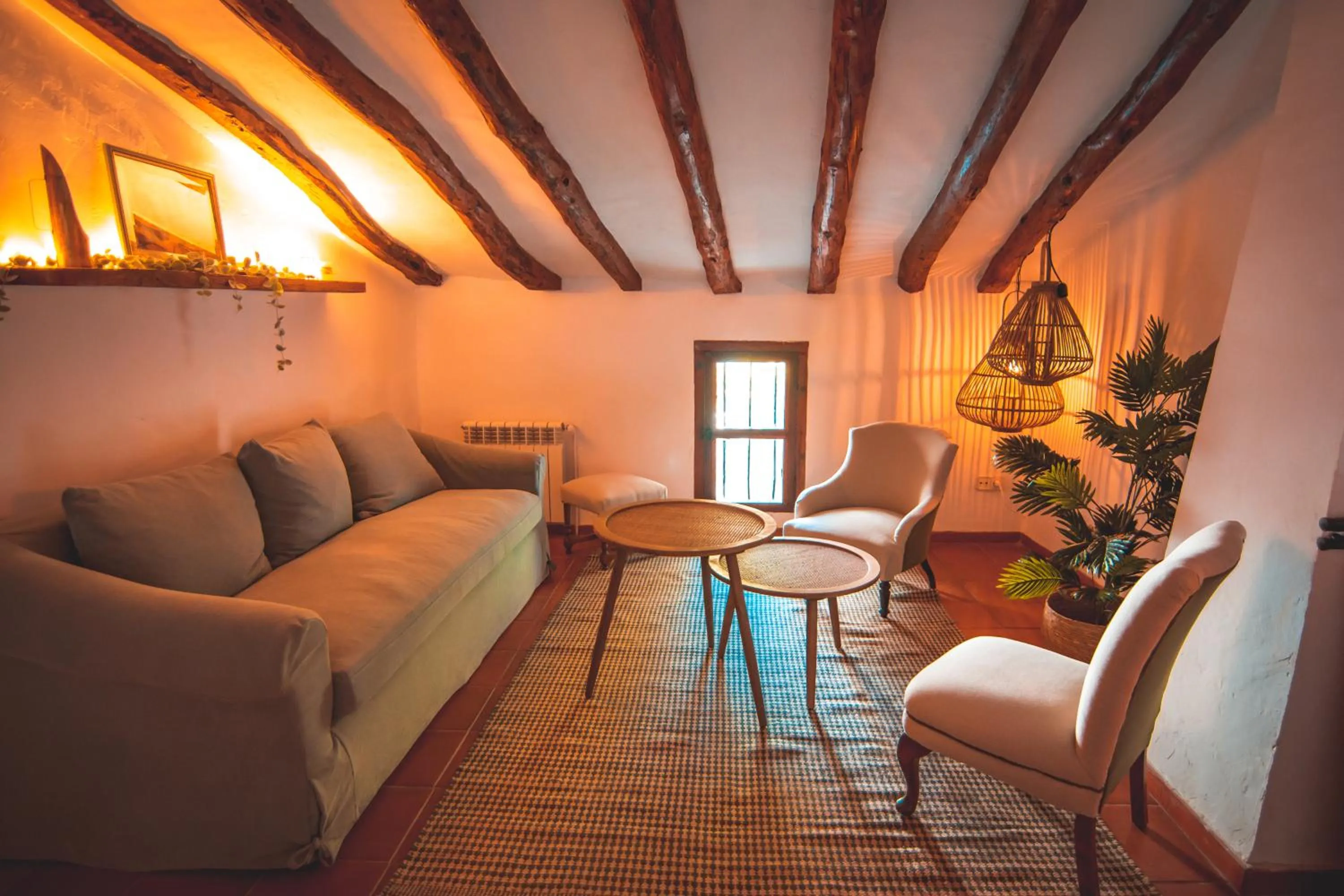 Living room in VILASIRA ( Rooms & Wines )