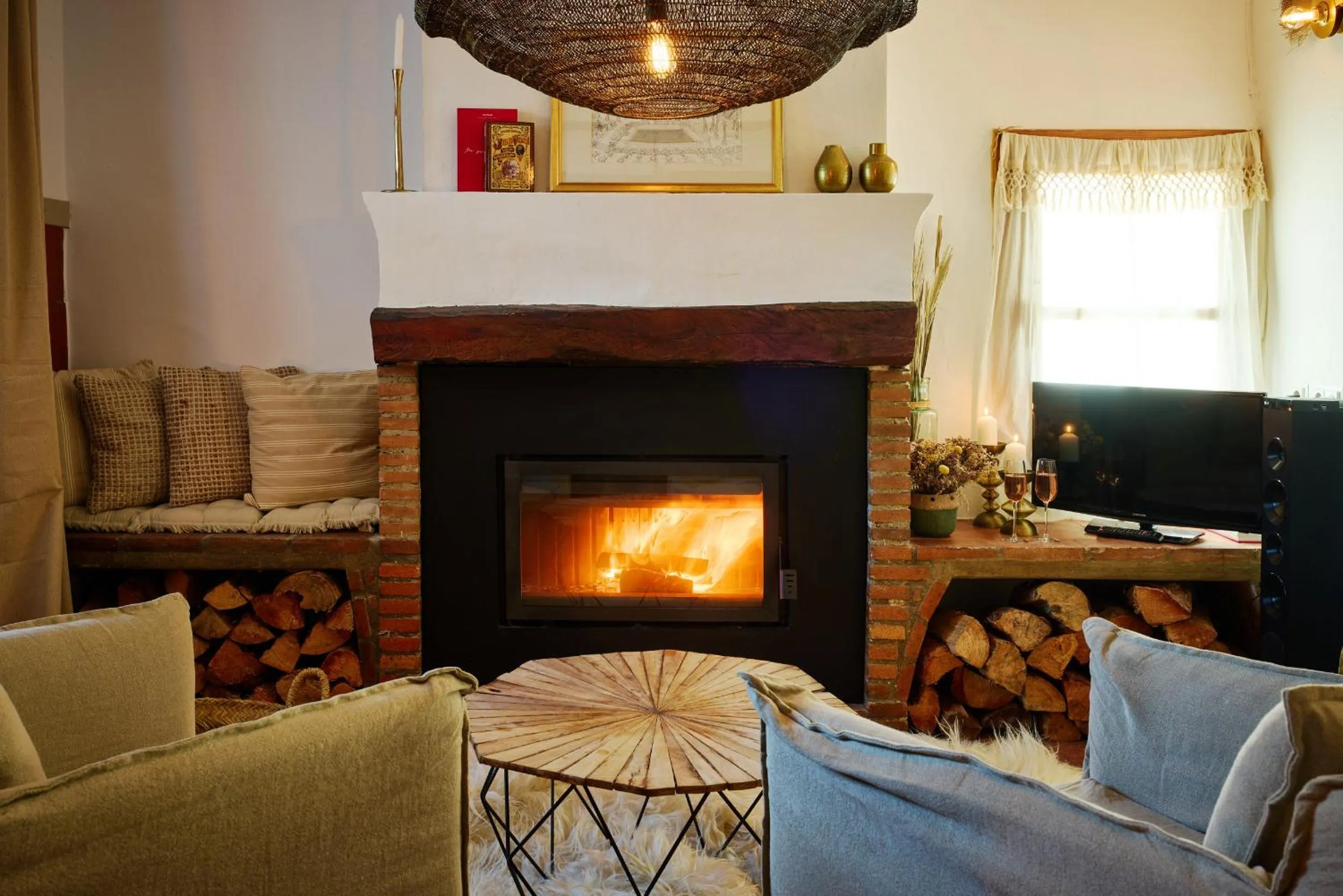 VILASIRA ( Rooms & Wines )