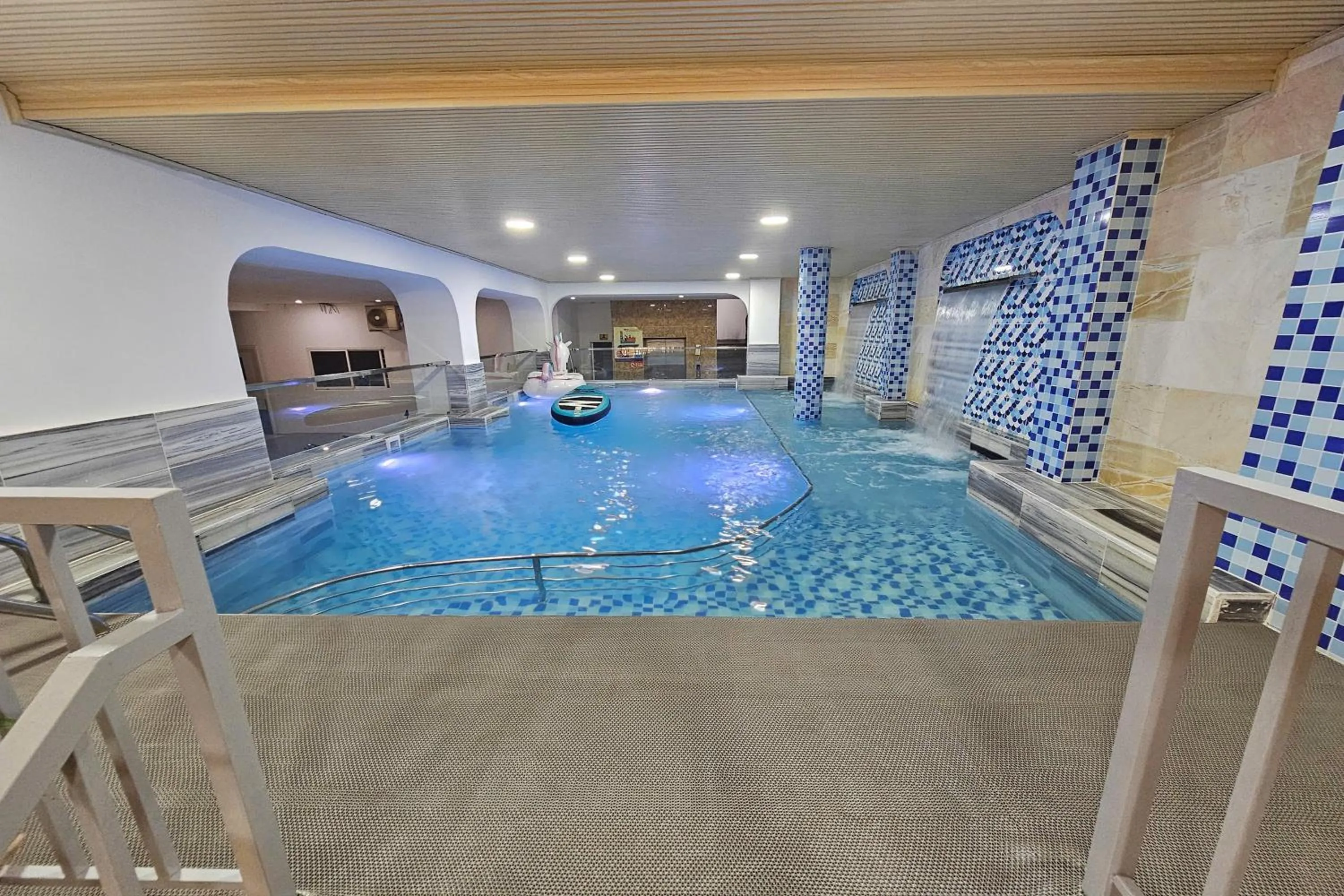 Swimming pool in Tuyet Lan Hotel Vung Tau