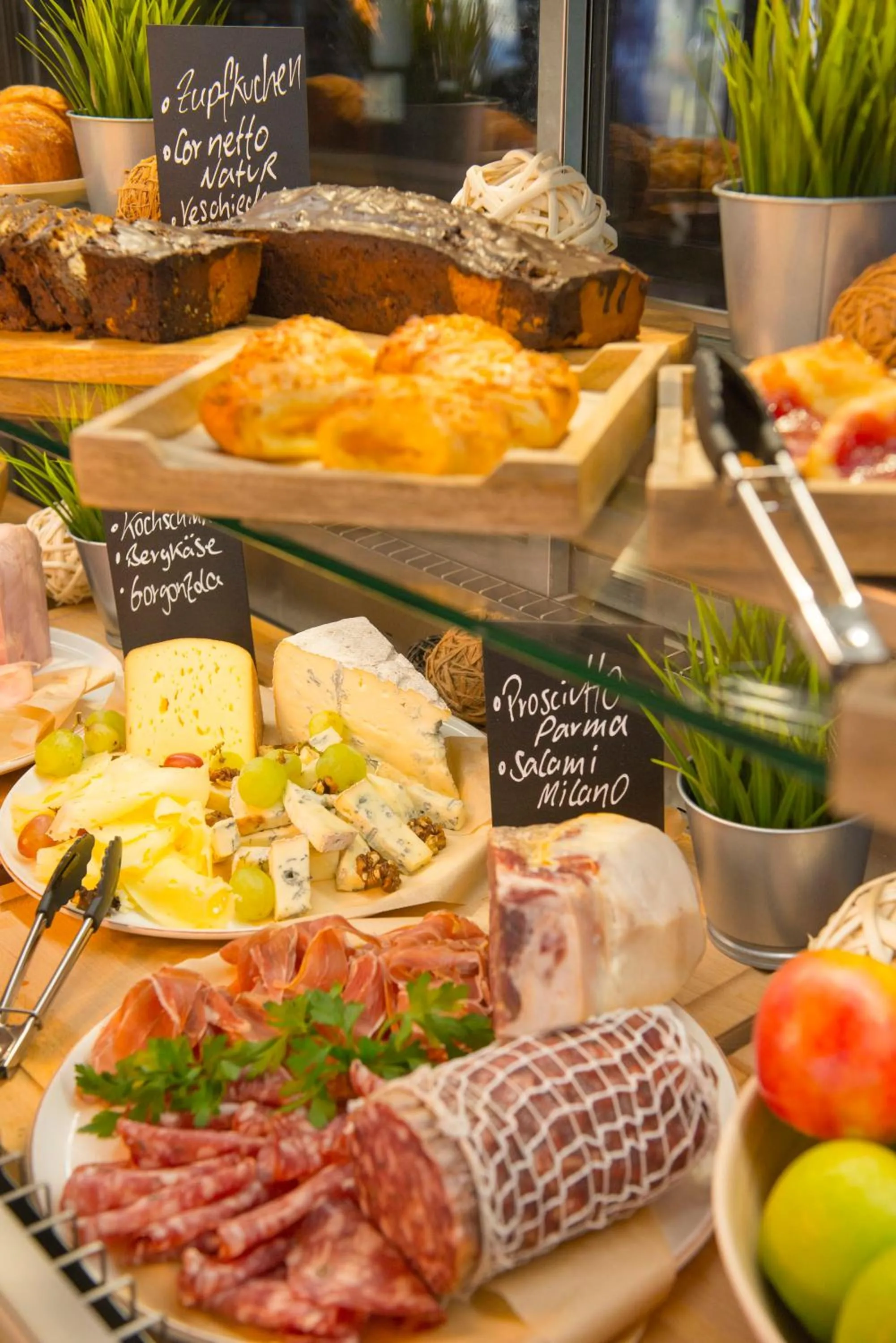 Restaurant/places to eat in Hotel Neuer Fritz