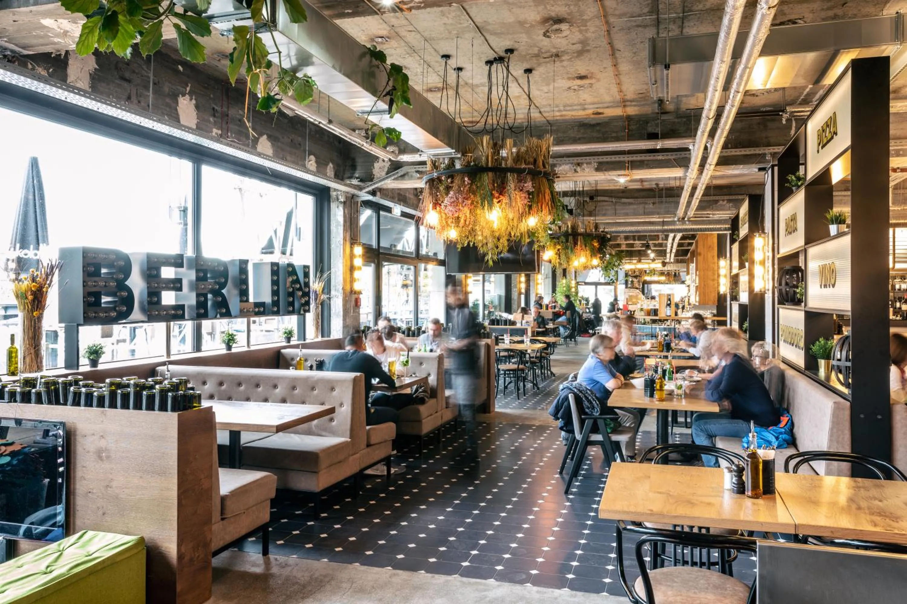 Restaurant/places to eat in Hotel Neuer Fritz