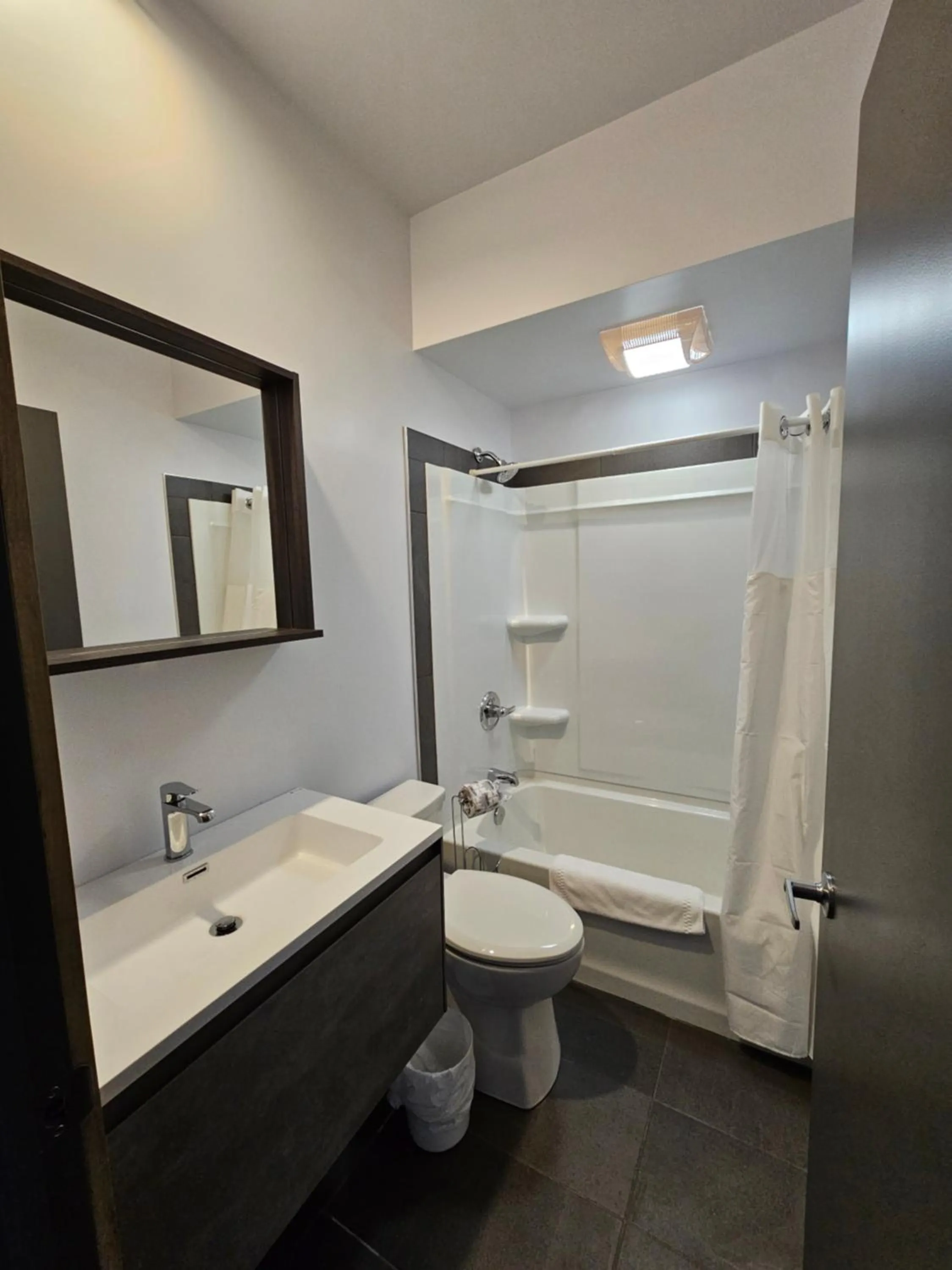 Shower in Lofts Hôtel Gaspésie