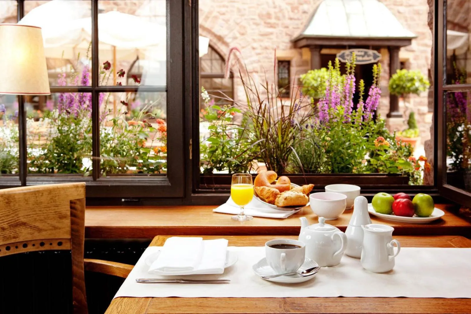 Food, Restaurant/Places to Eat in Romantik Hotel auf der Wartburg