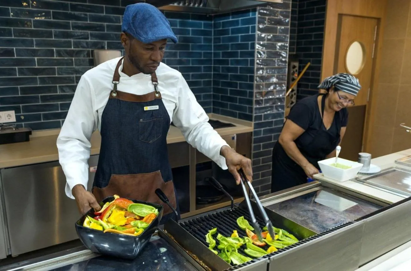 Staff in Parque Nereida Suites Hotel