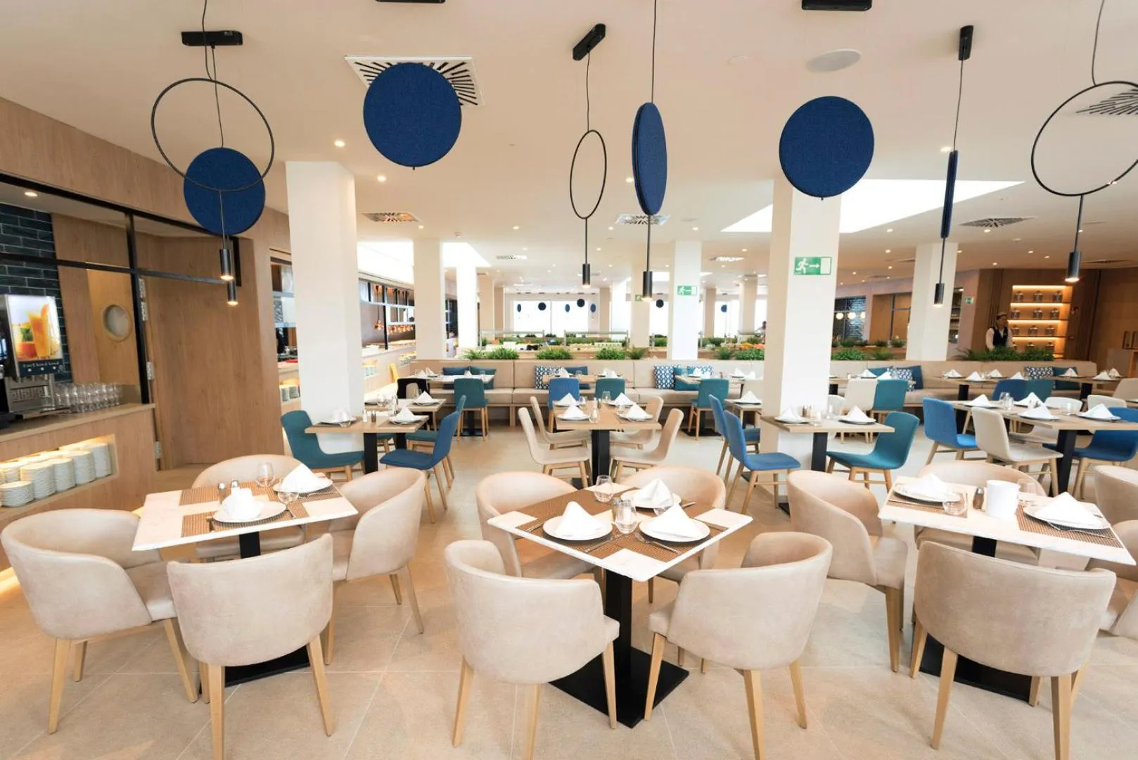 Restaurant/places to eat in Parque Nereida Suites Hotel