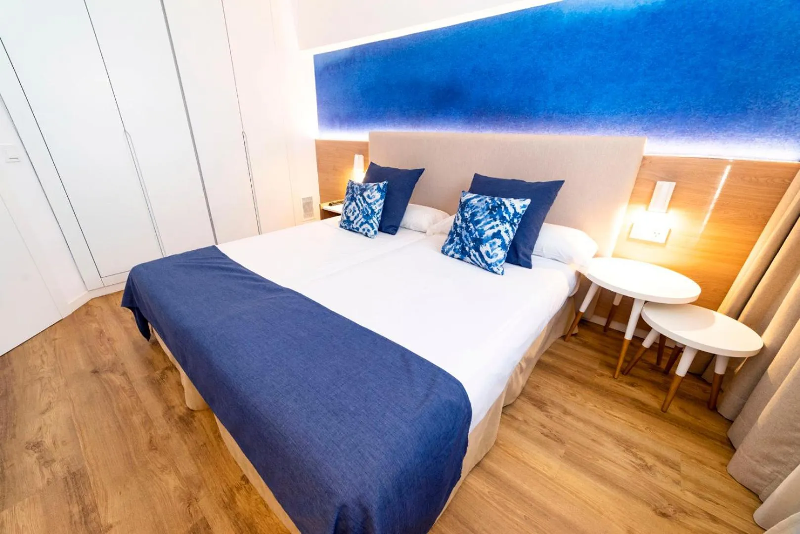 Photo of the whole room, Bed in Parque Nereida Suites Hotel