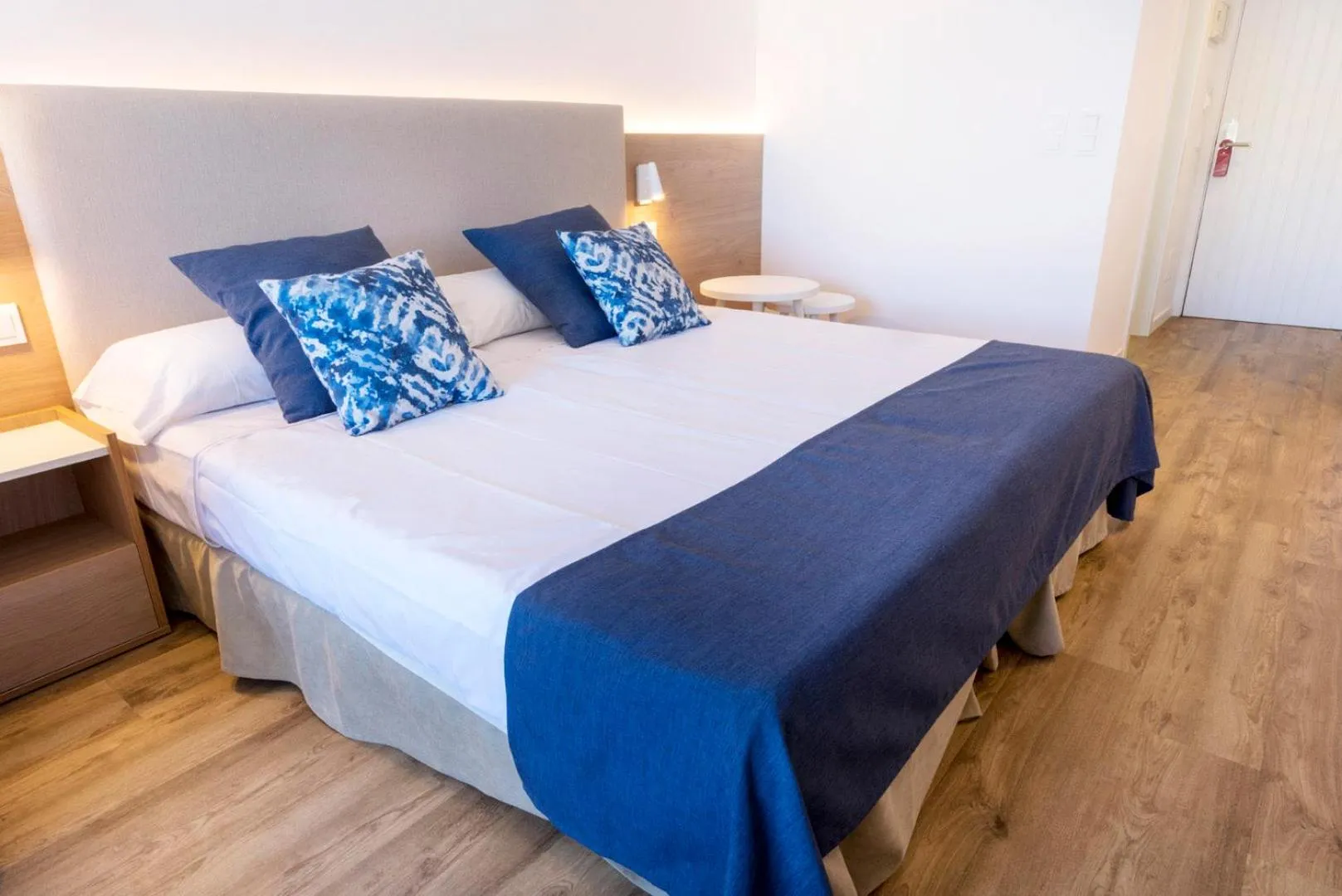 Photo of the whole room, Bed in Parque Nereida Suites Hotel