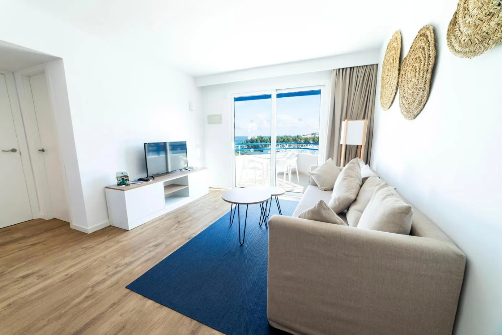 Photo of the whole room in Parque Nereida Suites Hotel