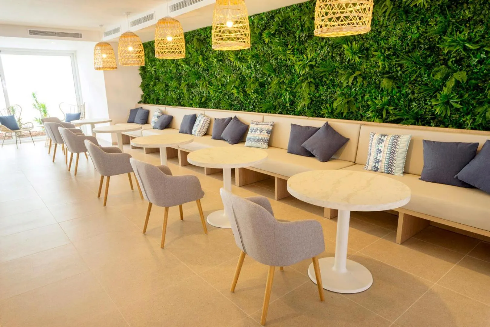 Lounge or bar in Parque Nereida Suites Hotel