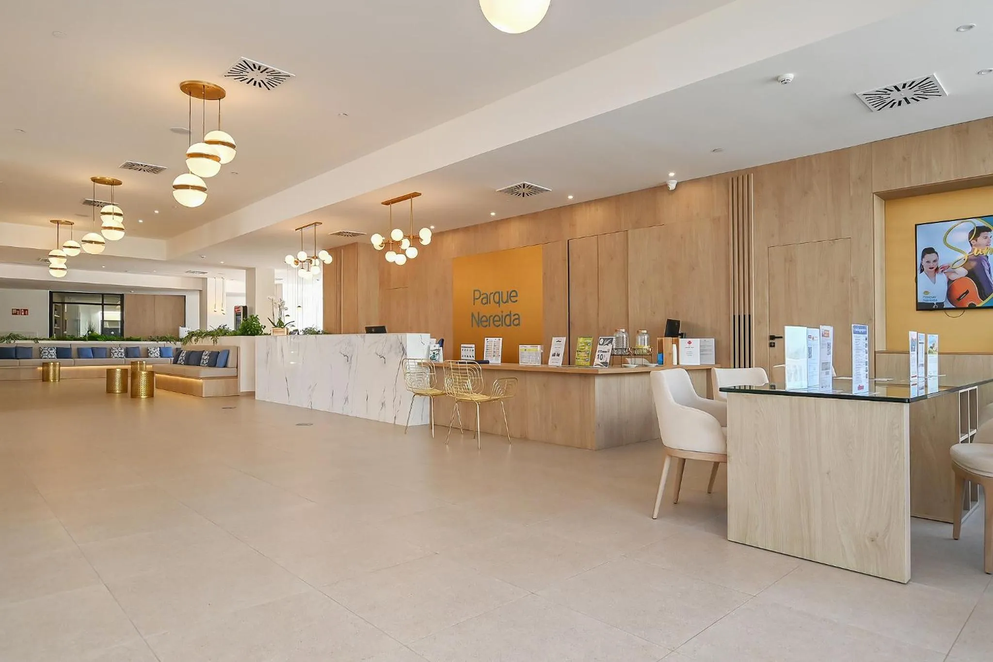 Lobby or reception in Parque Nereida Suites Hotel