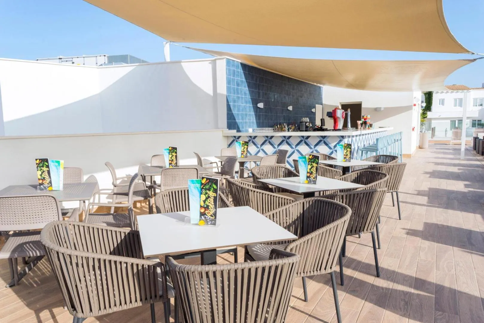 Restaurant/places to eat in Parque Nereida Suites Hotel