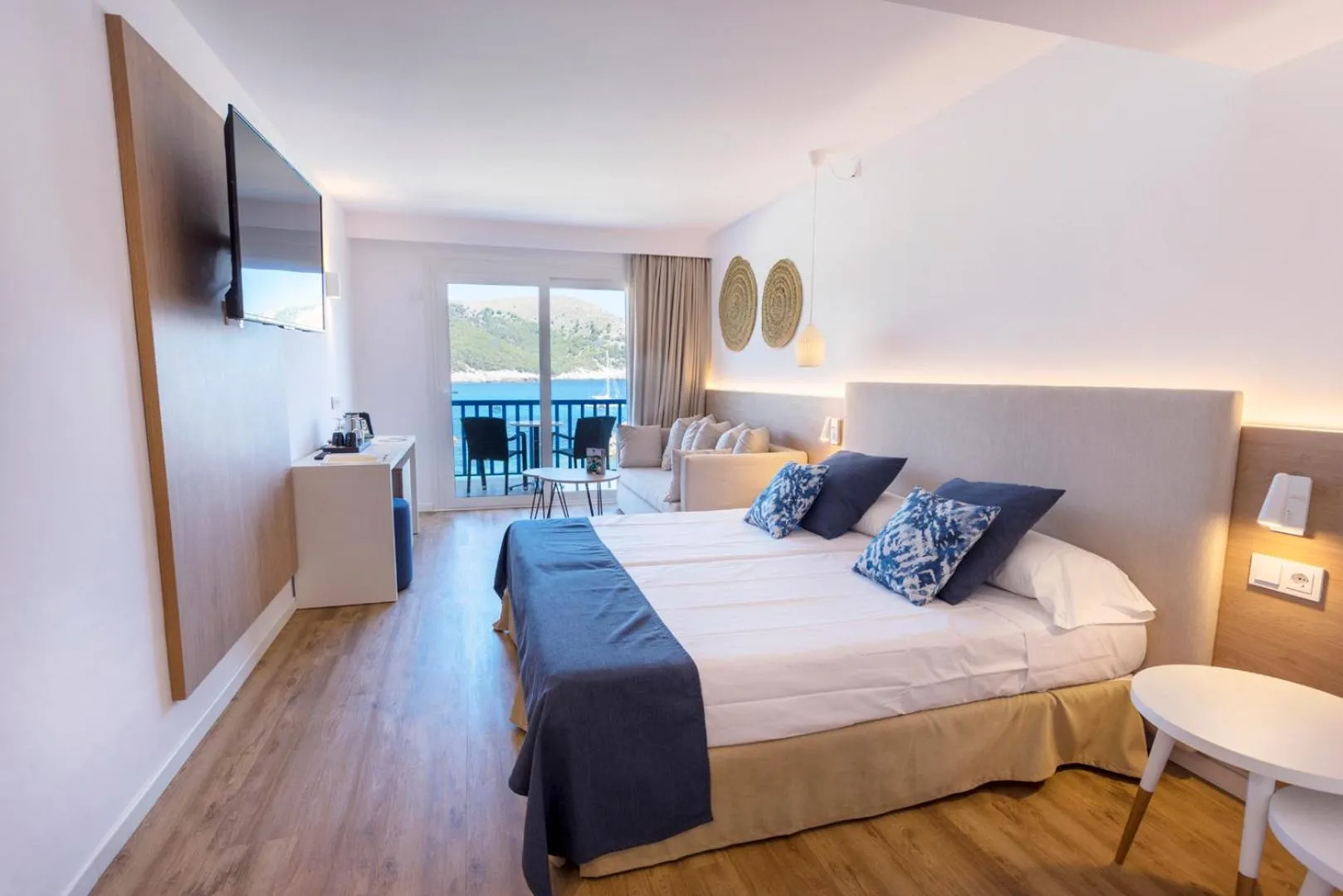 Bedroom, Bed in Parque Nereida Suites Hotel