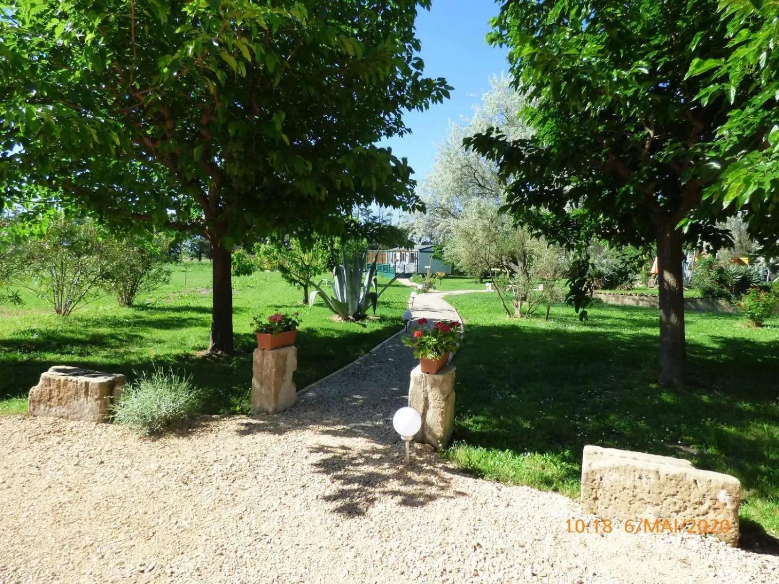 Garden view in MAS MAURANE-Le Platane avec SPA privé aux portes d'ARLES
