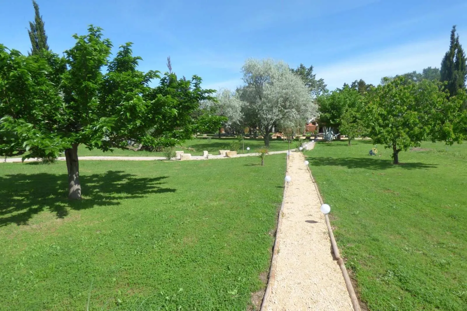 Garden in MAS MAURANE-Le Platane avec SPA privé aux portes d'ARLES