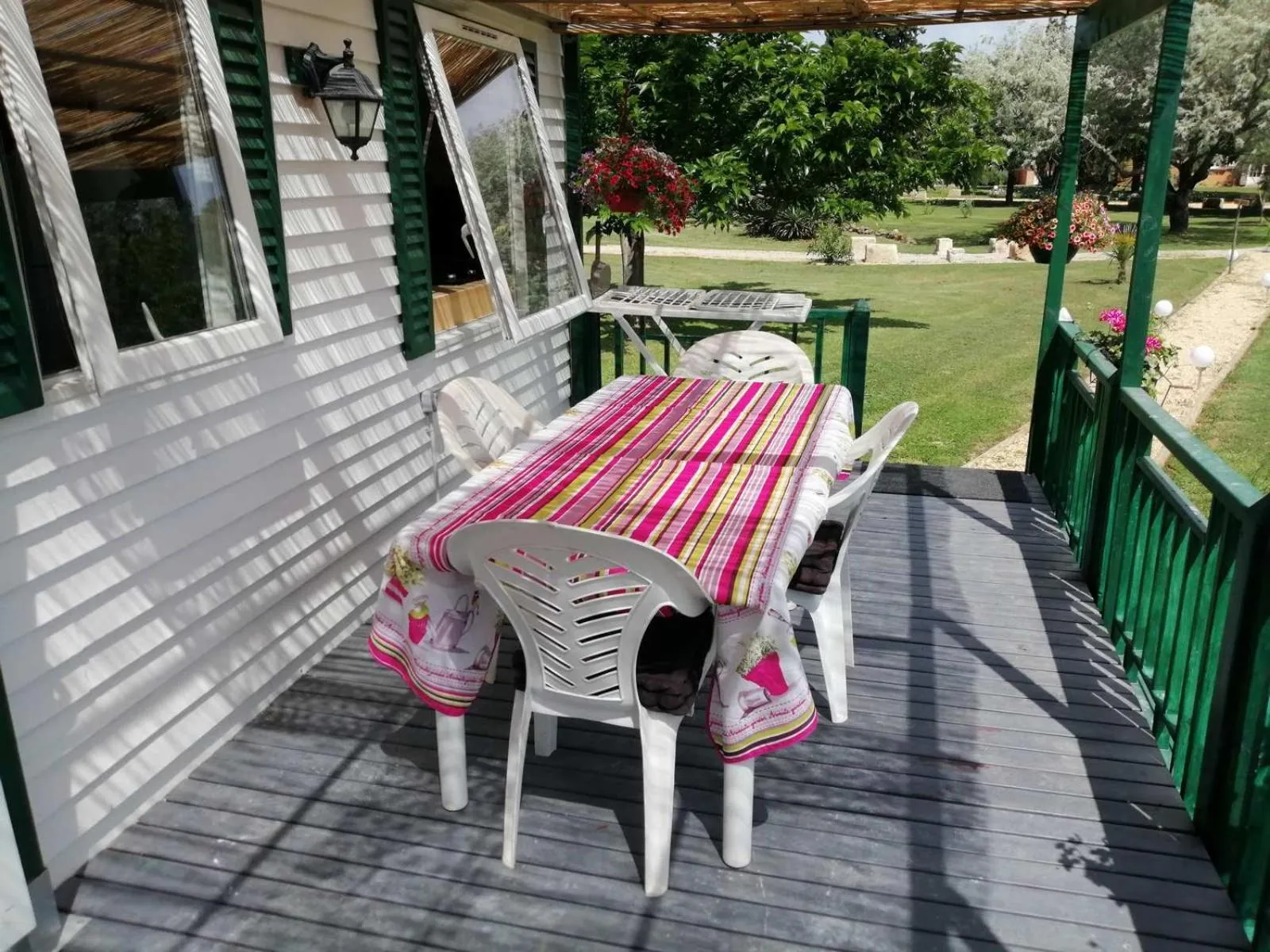 Dining area in MAS MAURANE-Le Platane avec SPA privé aux portes d'ARLES