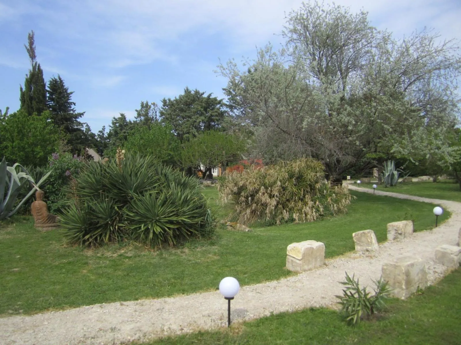 Garden view in MAS MAURANE-Le Platane avec SPA privé aux portes d'ARLES