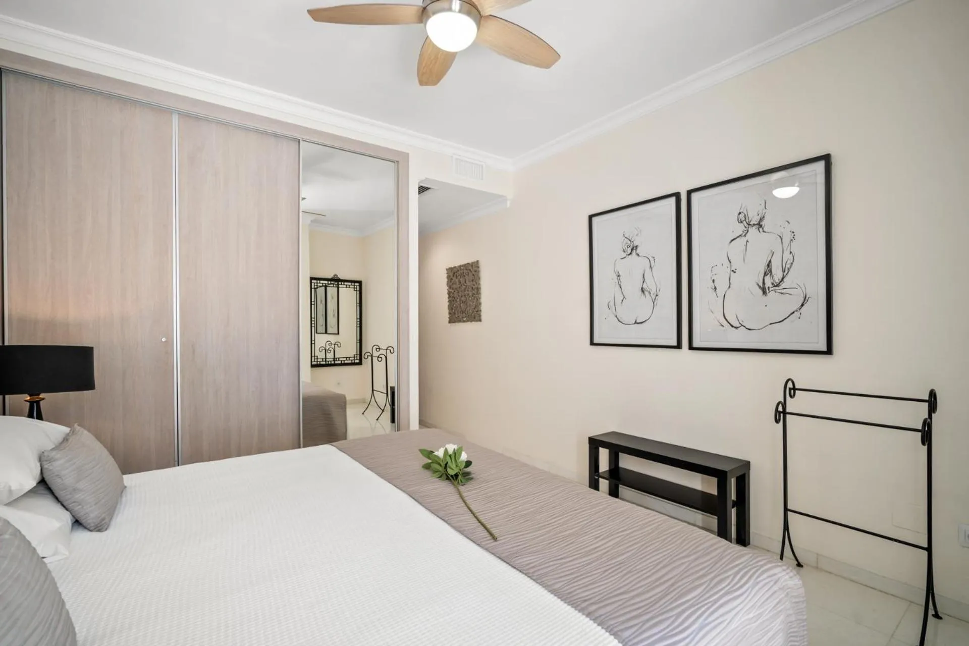 Bedroom, Bed in Apartamento de 2 dormitorios en Las Gaviotas - Puerto Banús