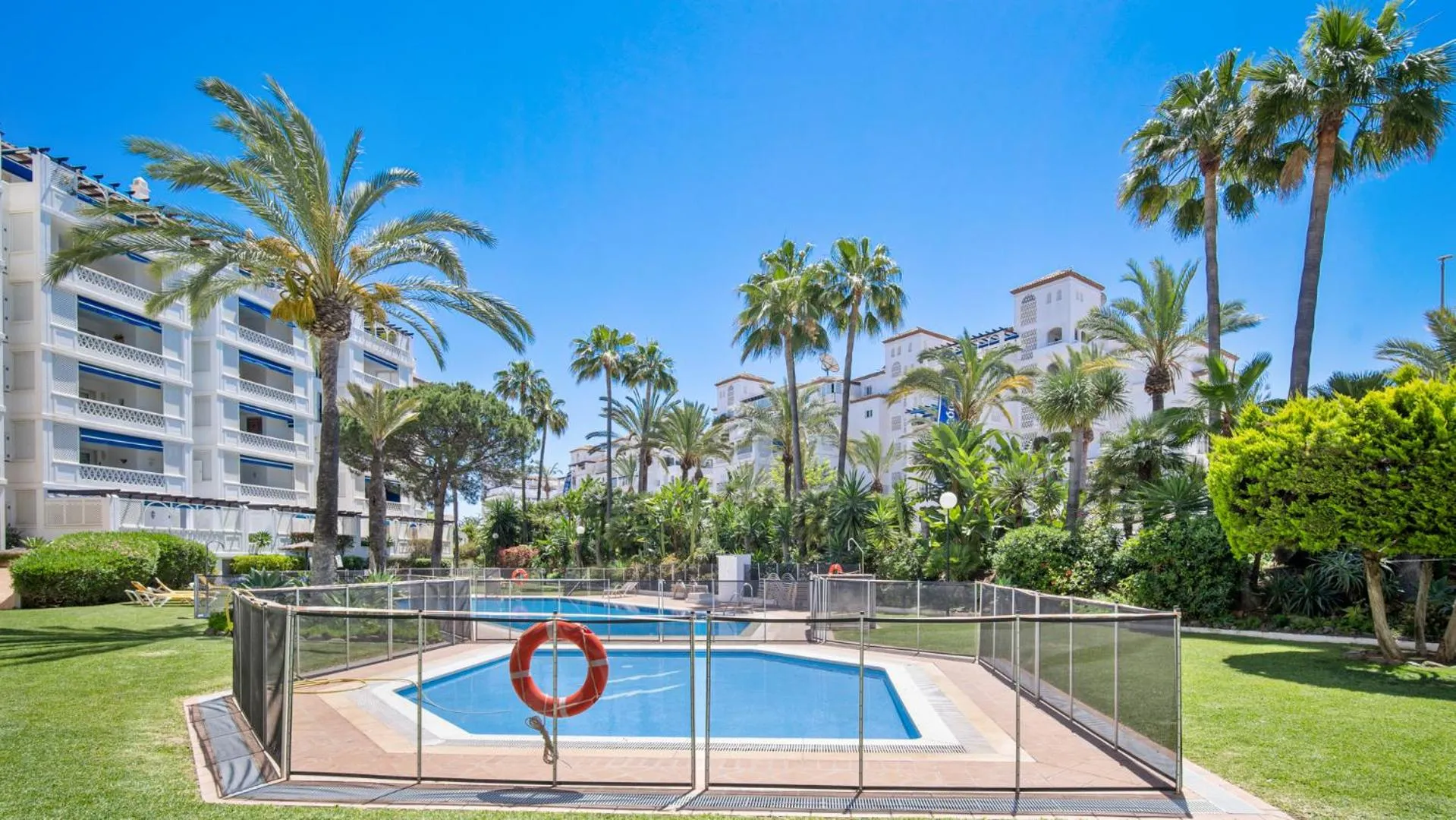 Pool view in Apartamento de 2 dormitorios en Las Gaviotas - Puerto Banús