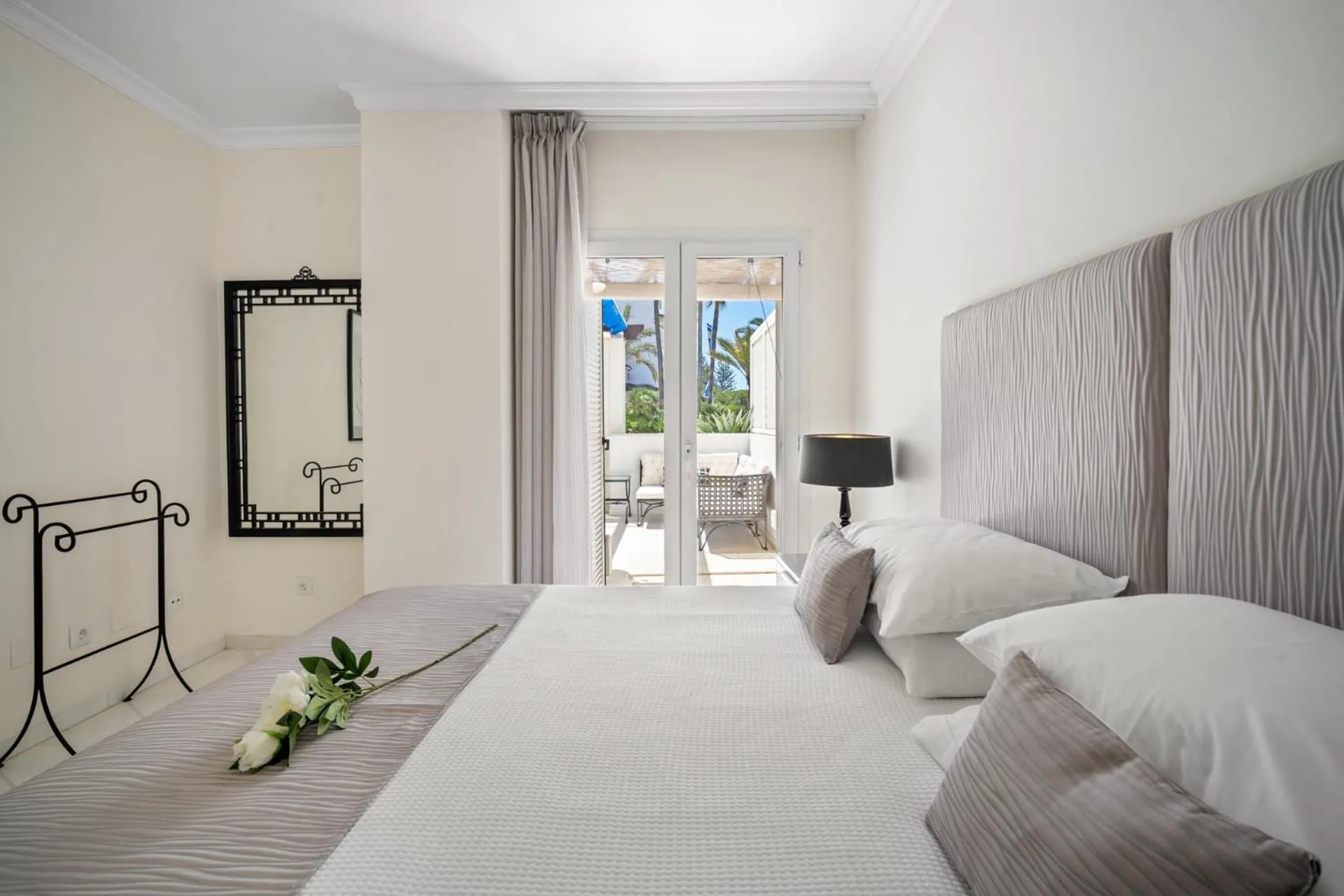 Photo of the whole room, Bed in Apartamento de 2 dormitorios en Las Gaviotas - Puerto Banús