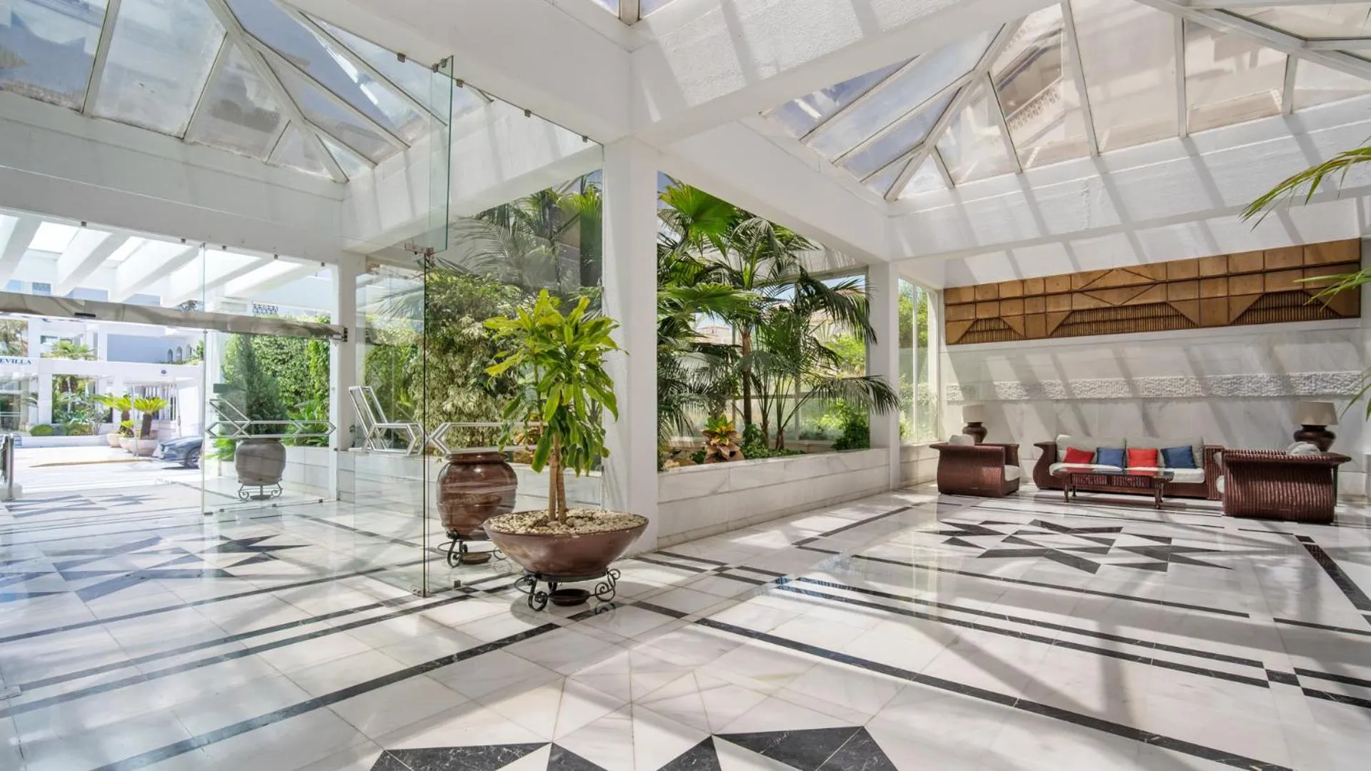 Lobby or reception in Apartamento de 2 dormitorios en Las Gaviotas - Puerto Banús