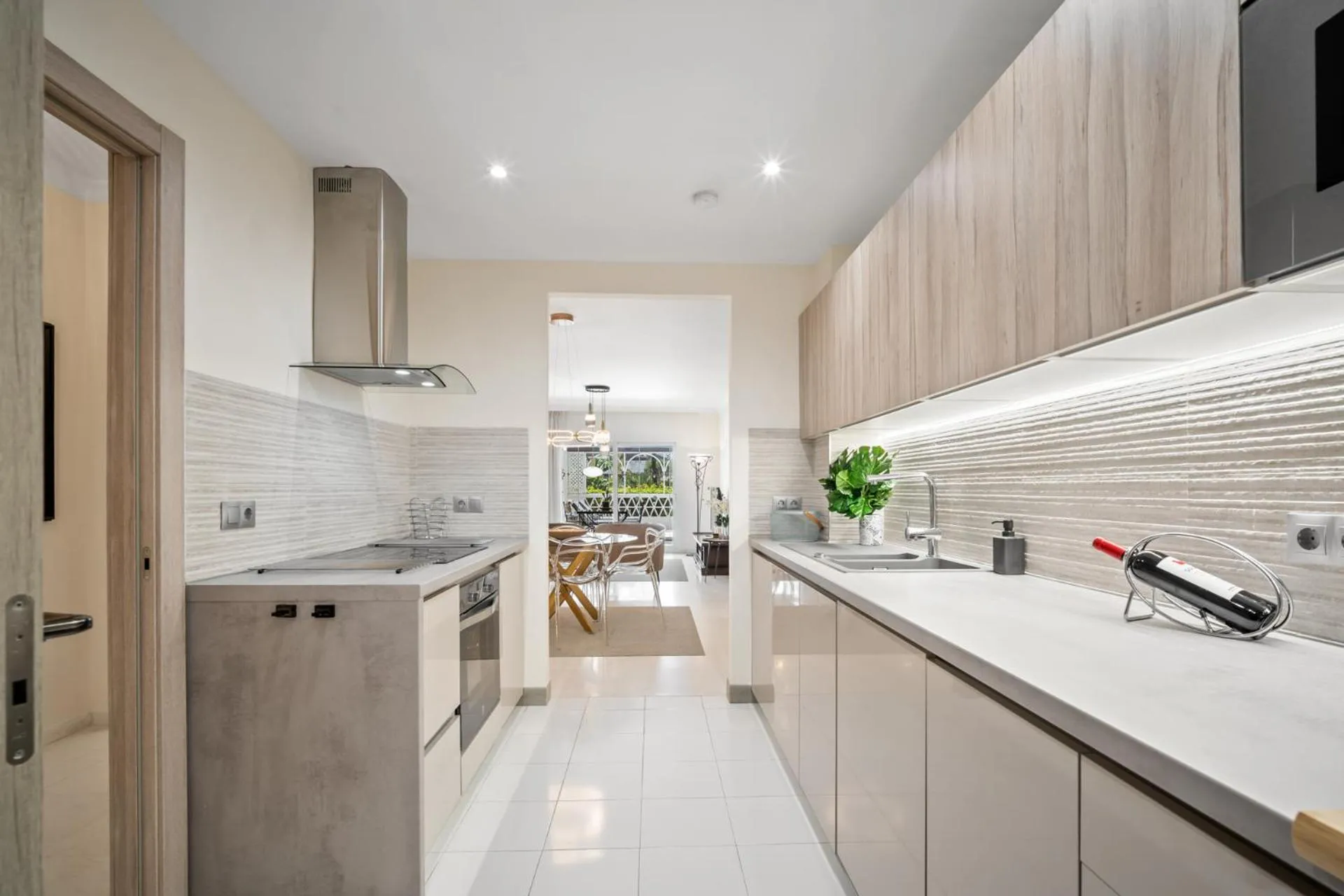 Kitchen or kitchenette in Apartamento de 2 dormitorios en Las Gaviotas - Puerto Banús