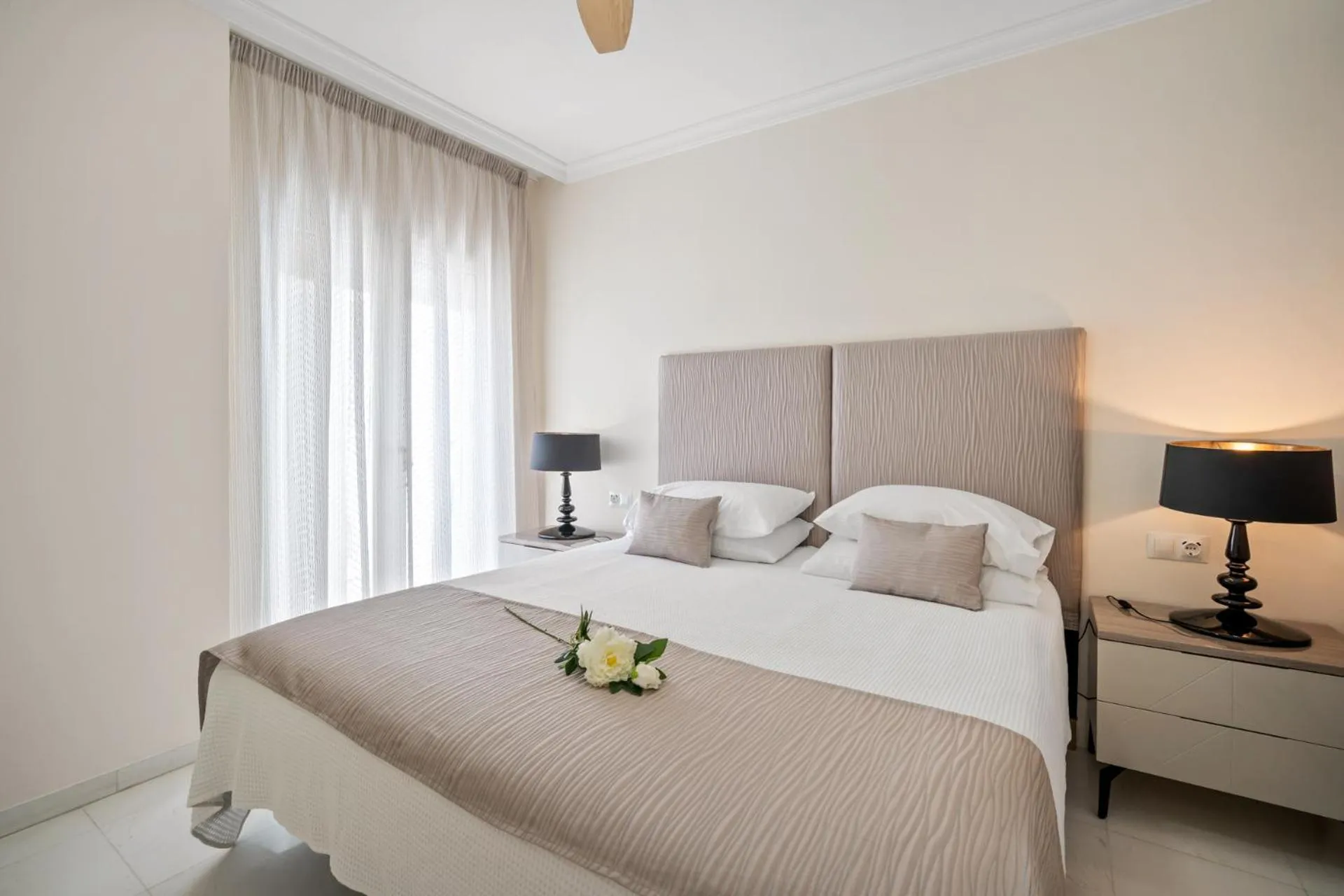 Photo of the whole room, Bed in Apartamento de 2 dormitorios en Las Gaviotas - Puerto Banús