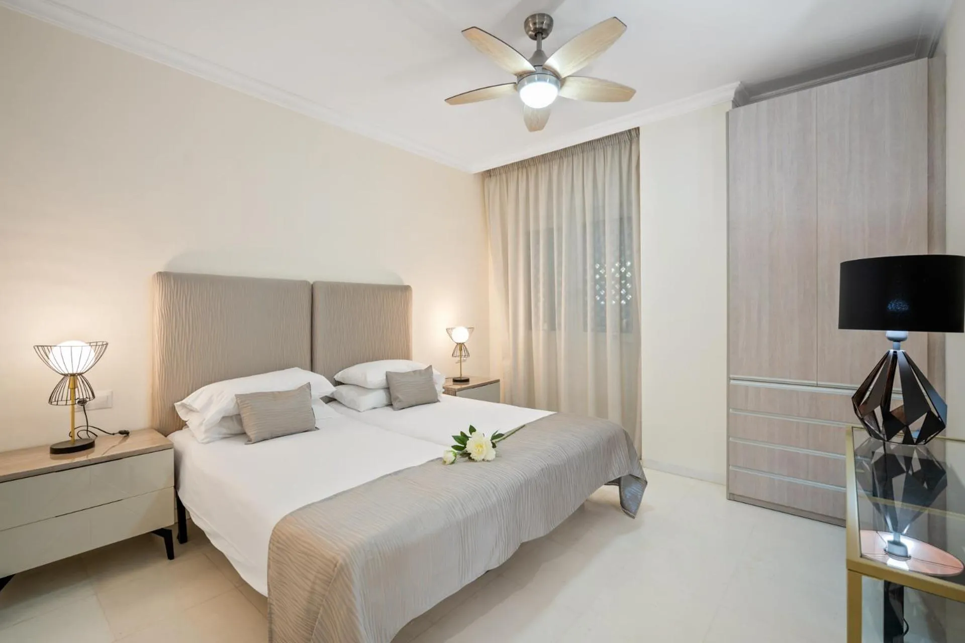 Photo of the whole room, Bed in Apartamento de 2 dormitorios en Las Gaviotas - Puerto Banús