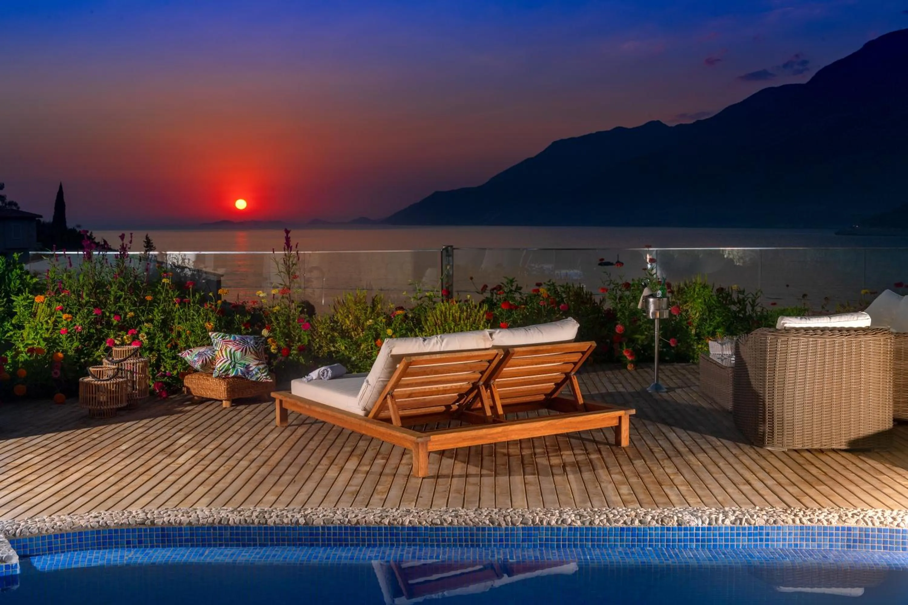 Sunset in Peninsula Gardens Hotel