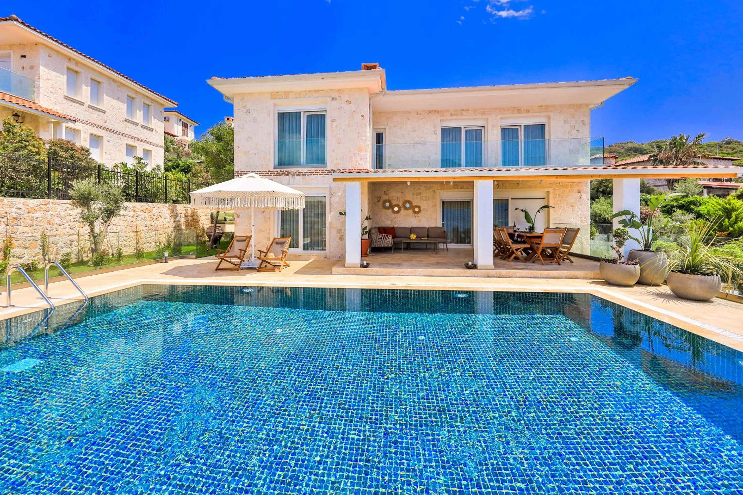 Property building in Peninsula Gardens Hotel