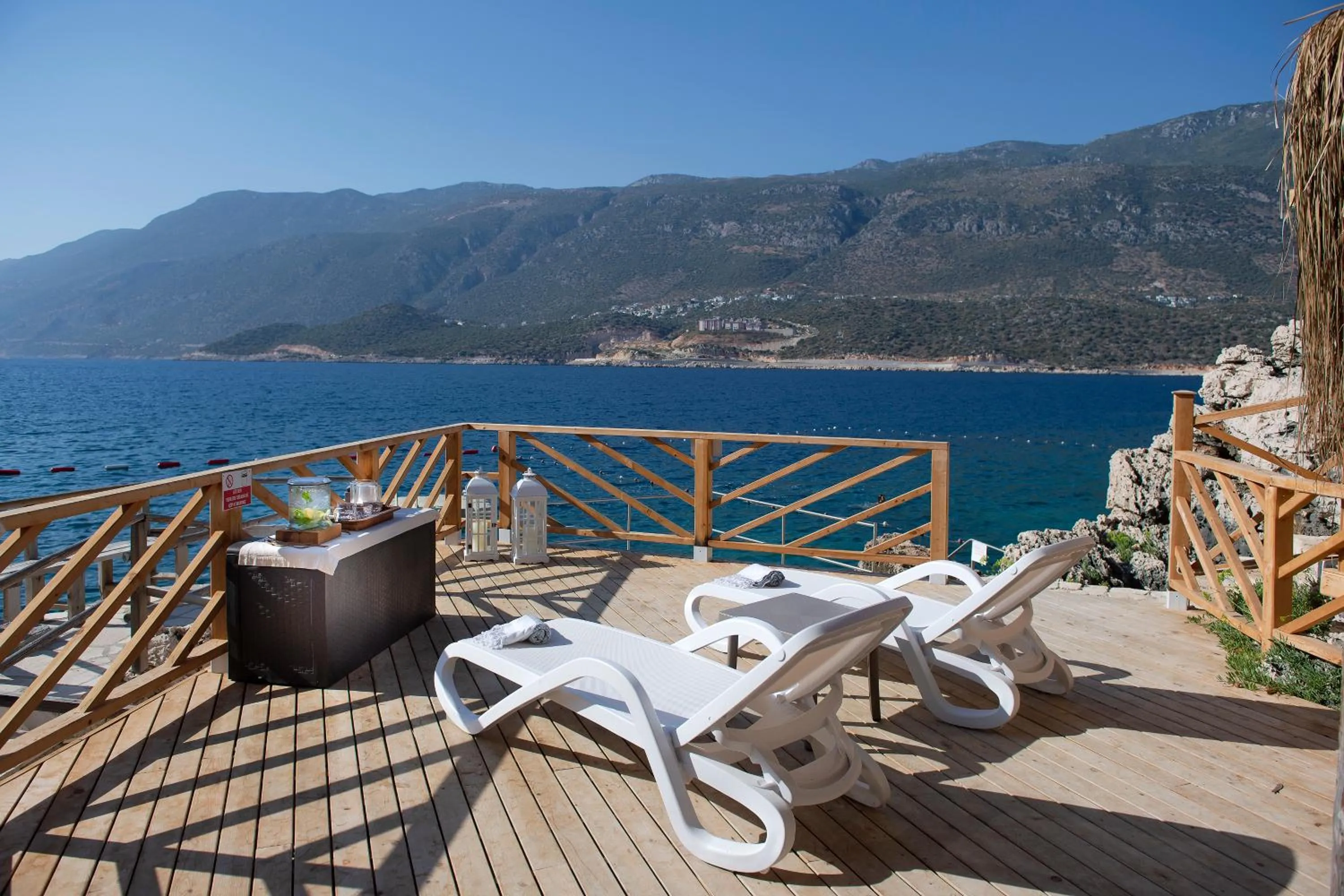 Beach in Peninsula Gardens Hotel