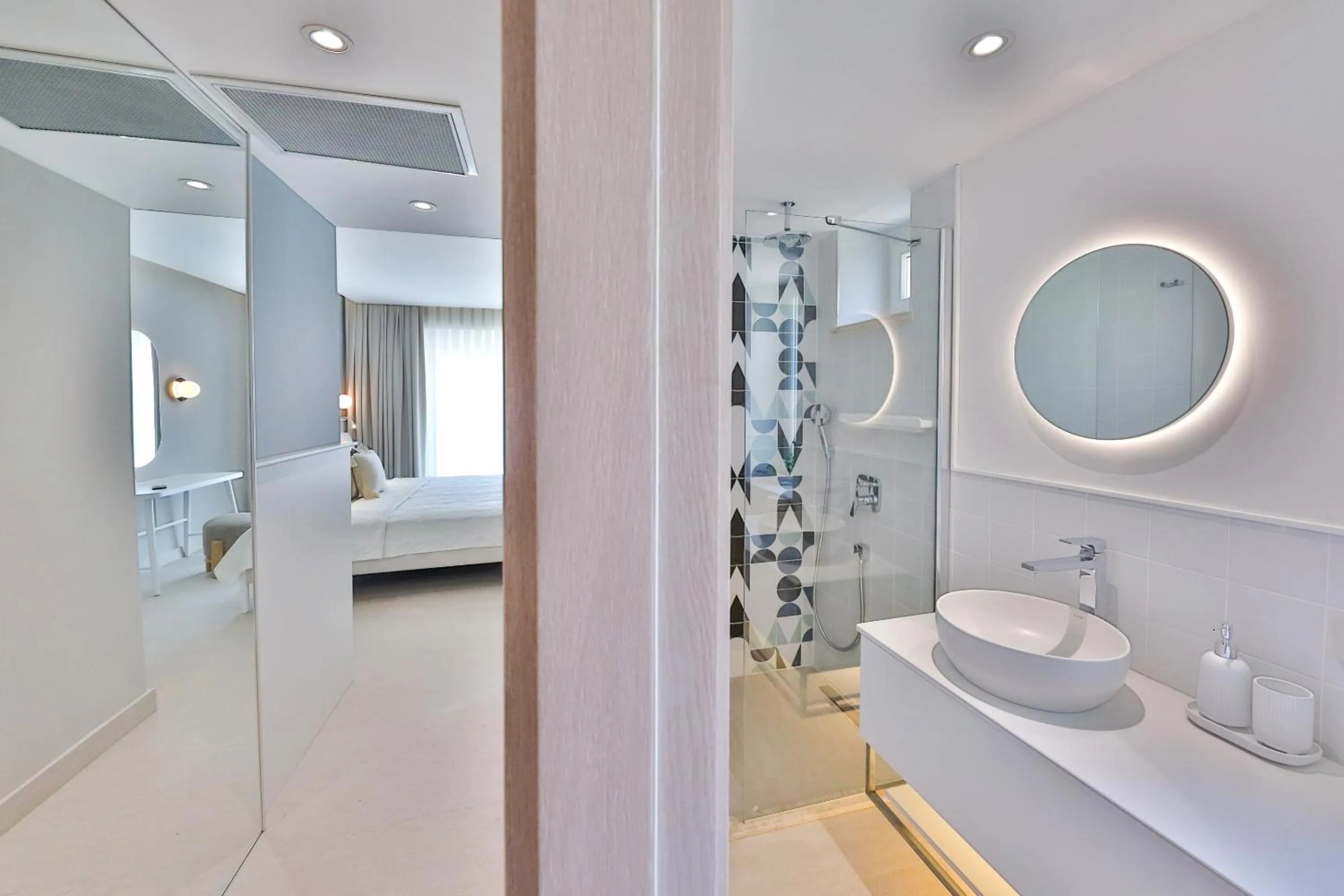 Bathroom in Peninsula Gardens Hotel