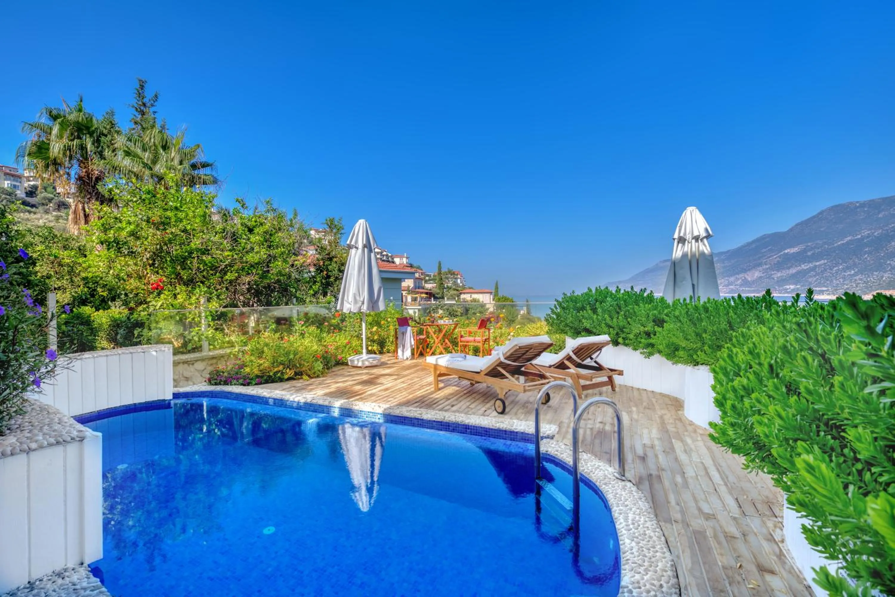 Pool view in Peninsula Gardens Hotel