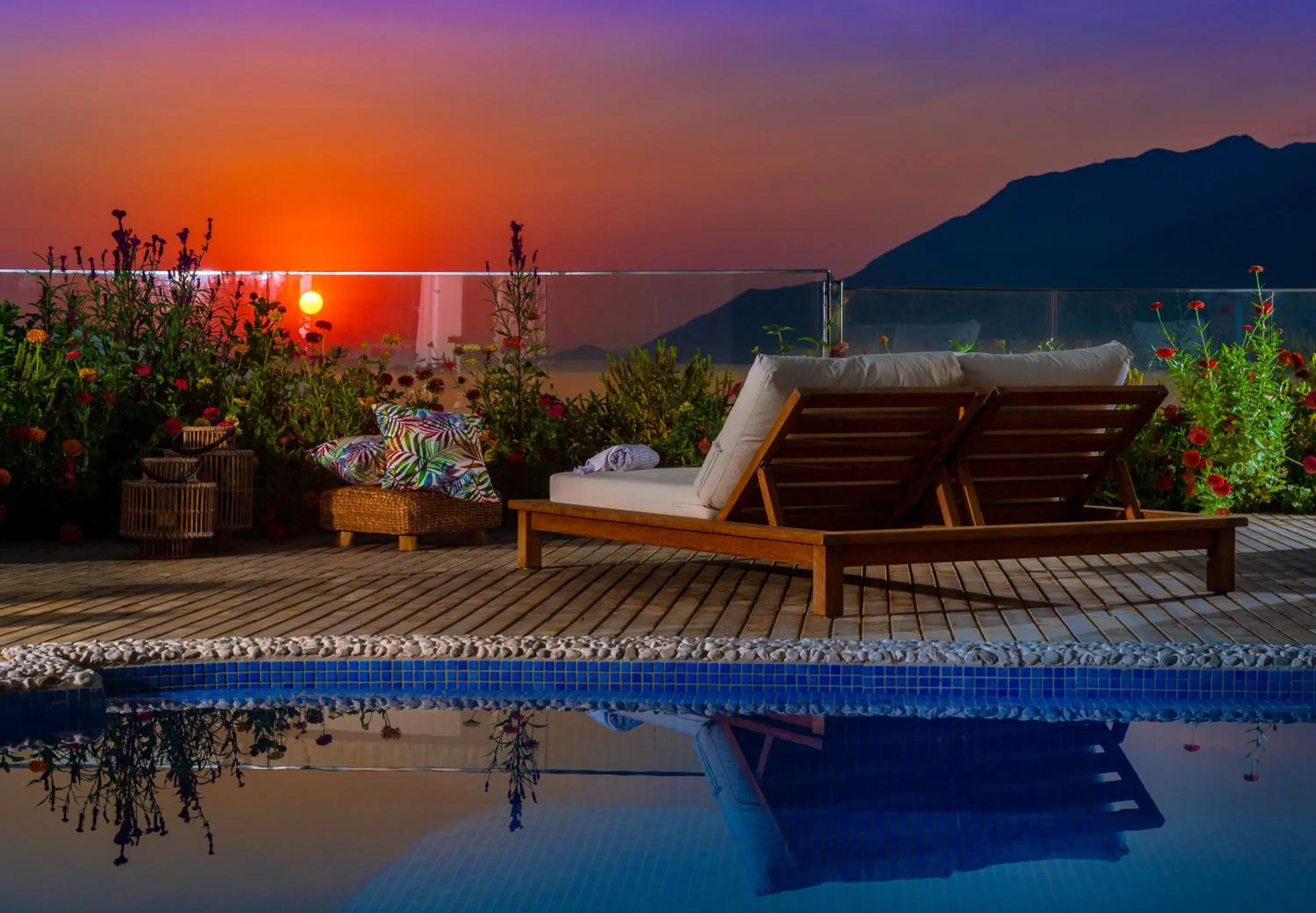 Sunset in Peninsula Gardens Hotel