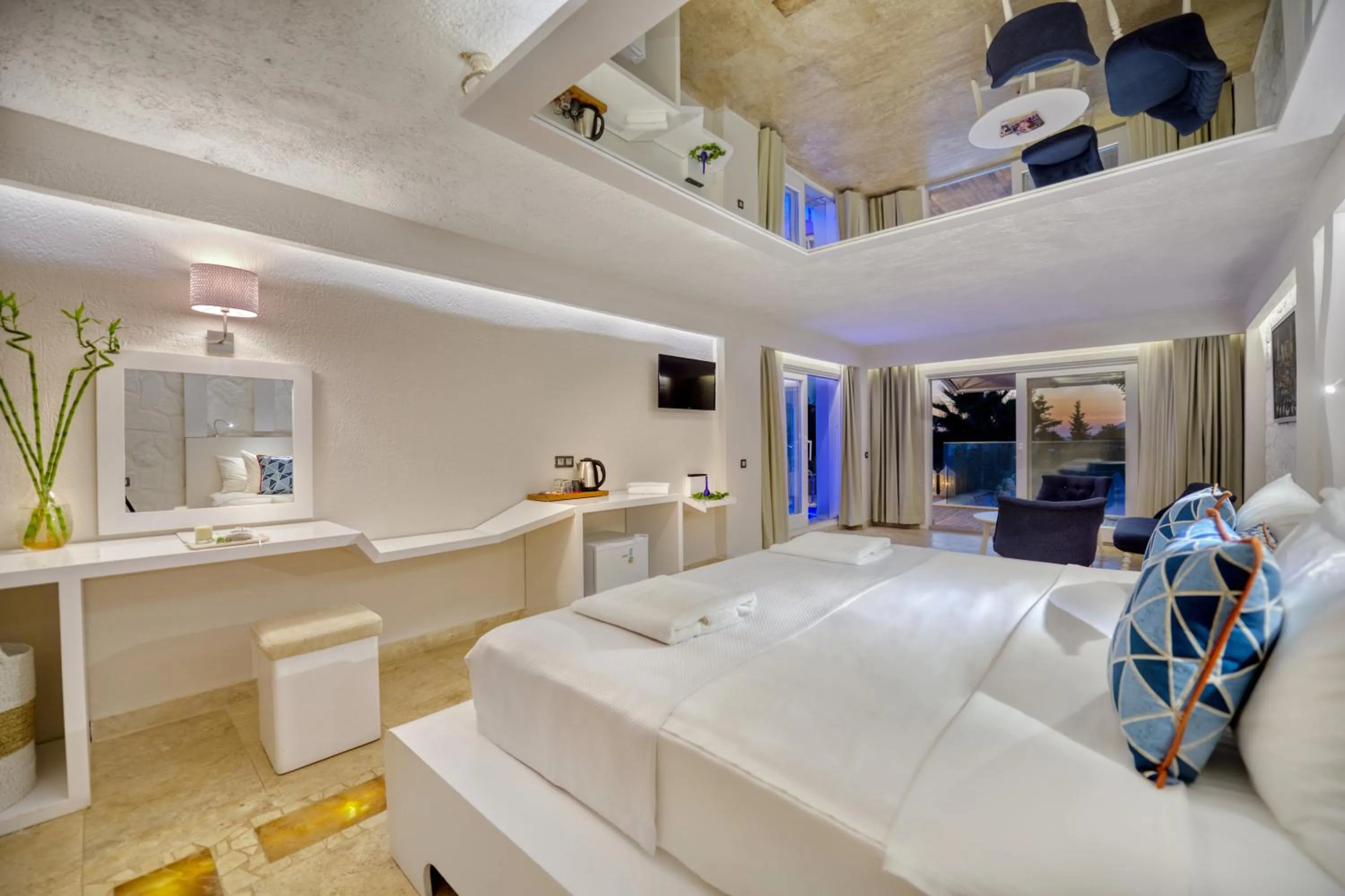 Lounge or bar in Peninsula Gardens Hotel