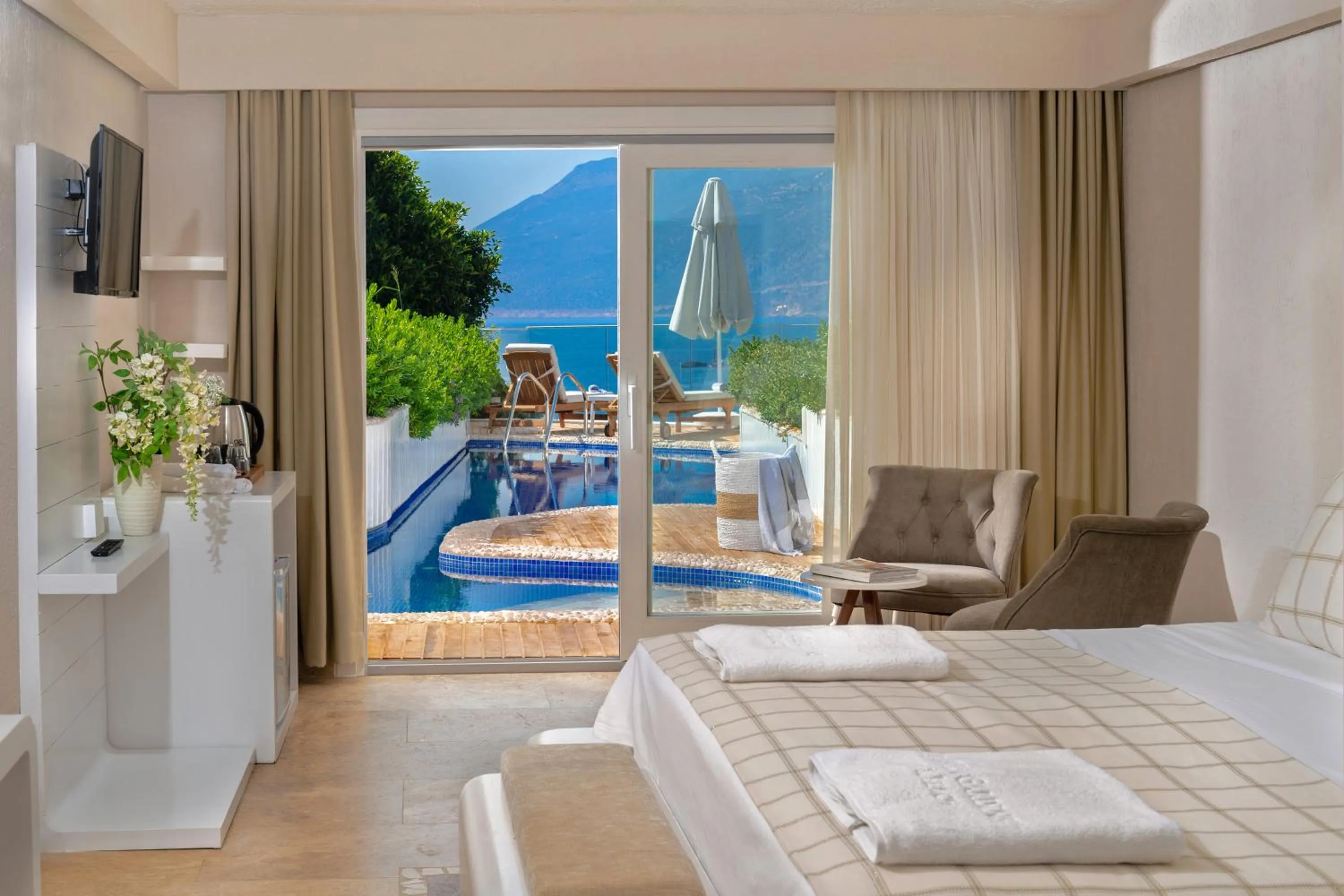 Massage, Bed in Peninsula Gardens Hotel