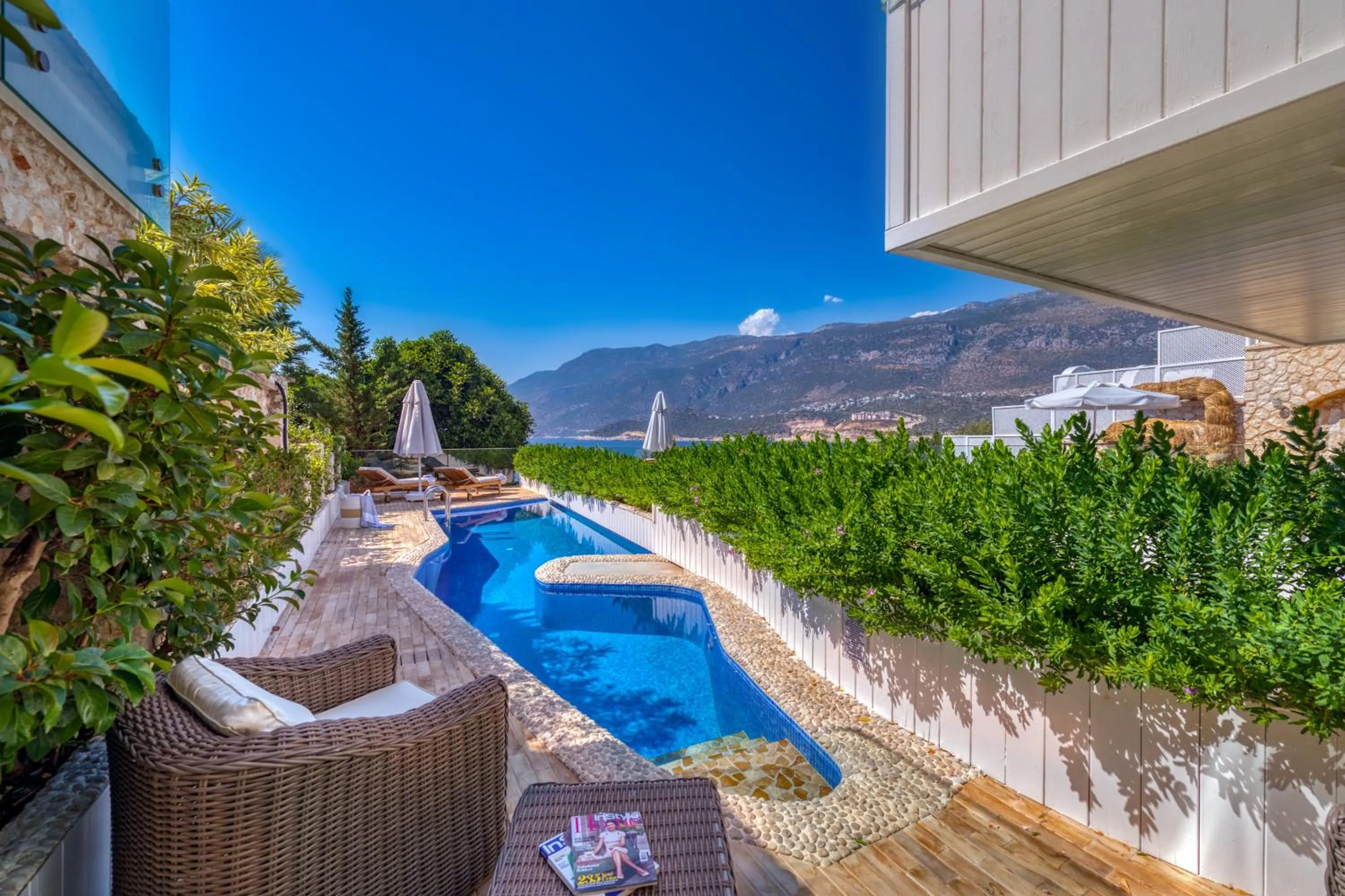 Balcony/Terrace in Peninsula Gardens Hotel