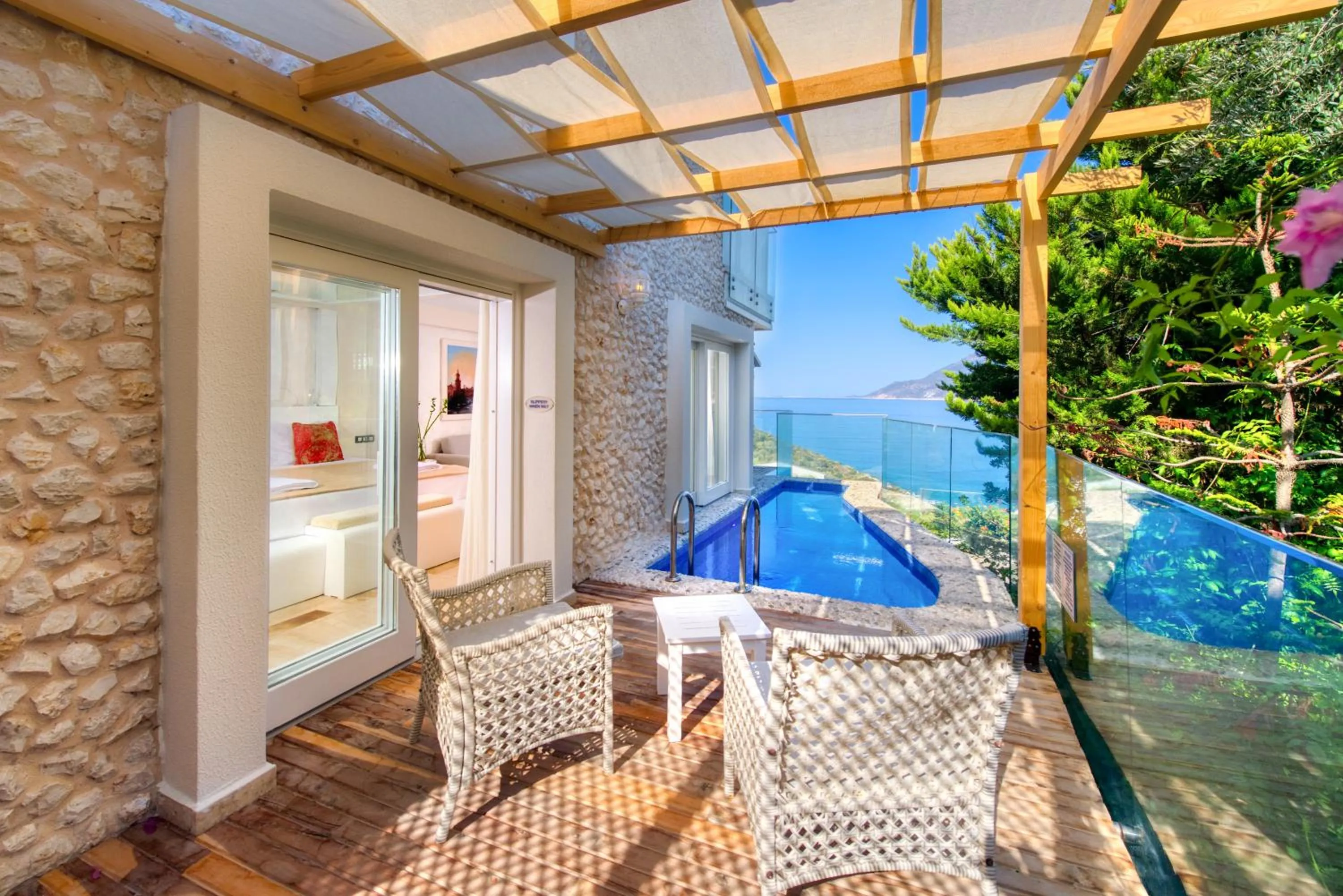 Patio in Peninsula Gardens Hotel