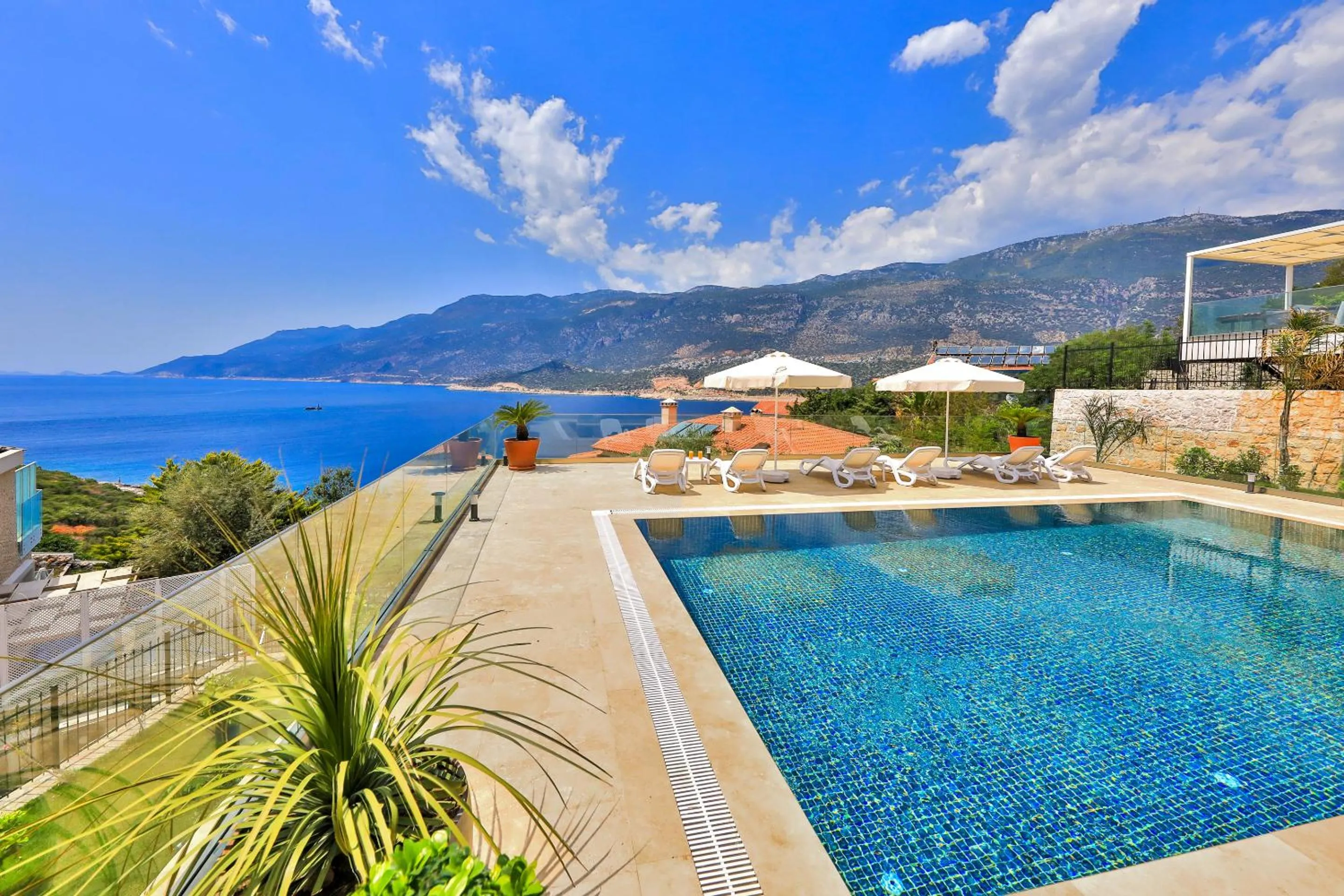 Pool view in Peninsula Gardens Hotel