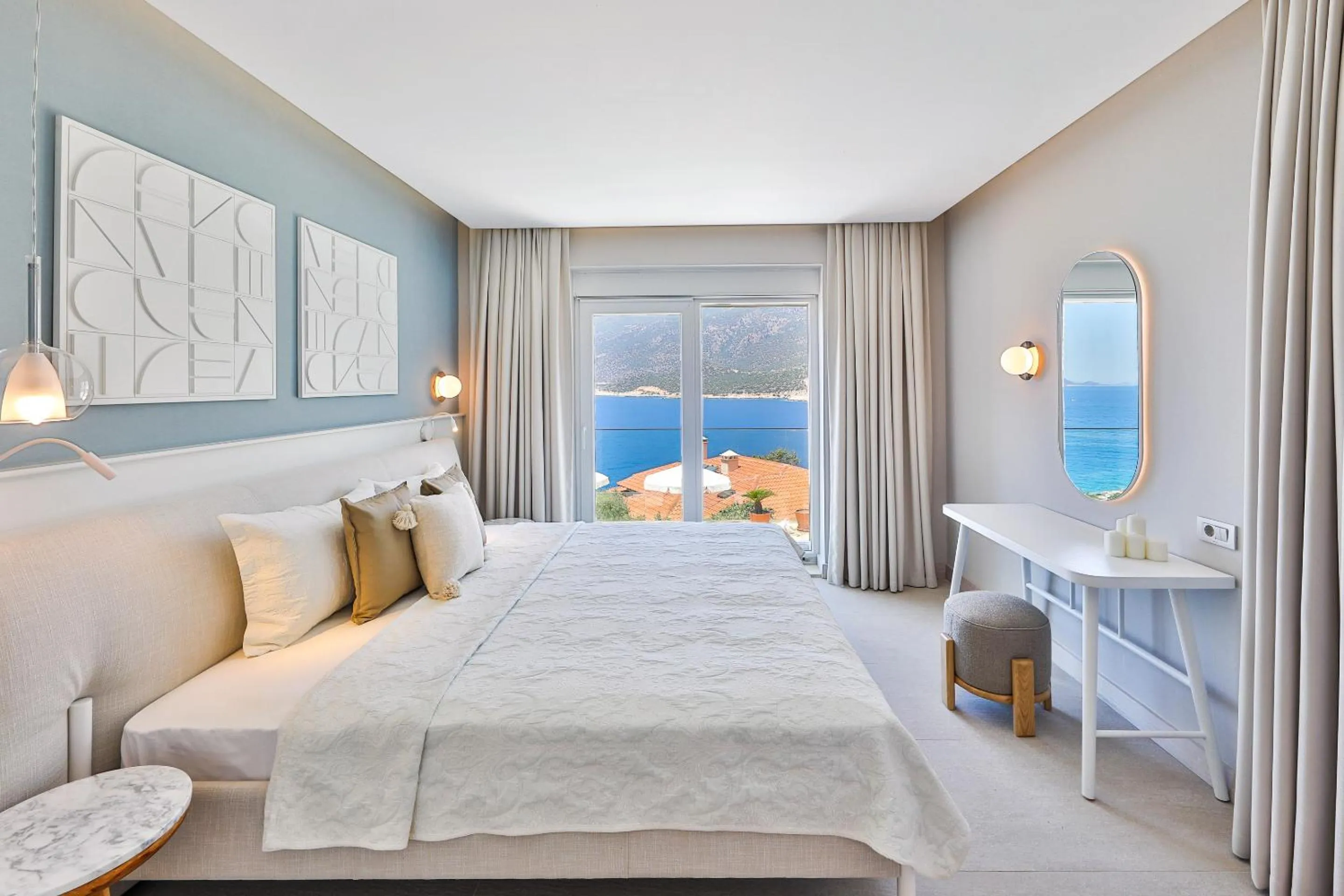 Photo of the whole room, Bed in Peninsula Gardens Hotel