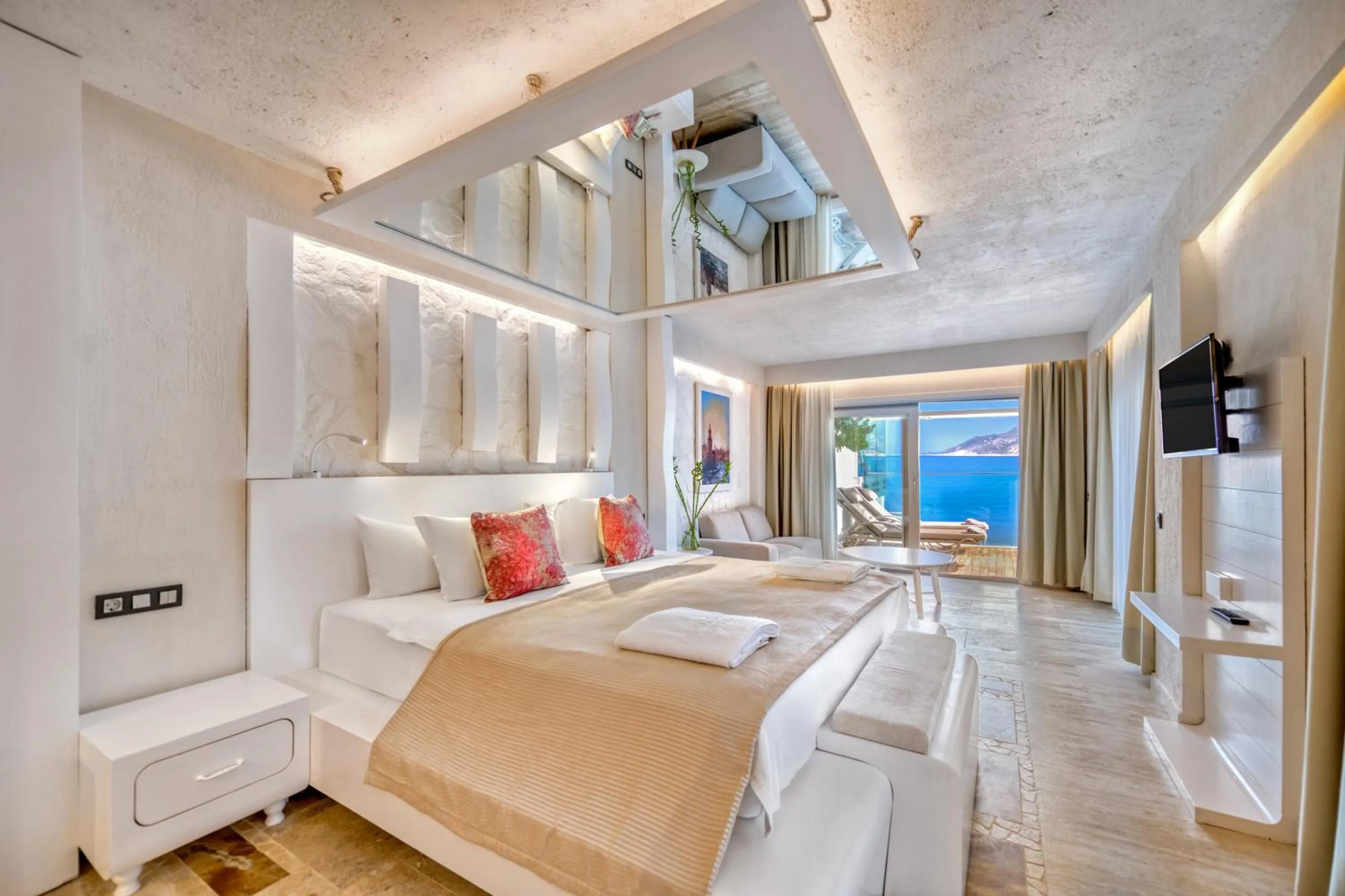 Photo of the whole room, Bed in Peninsula Gardens Hotel