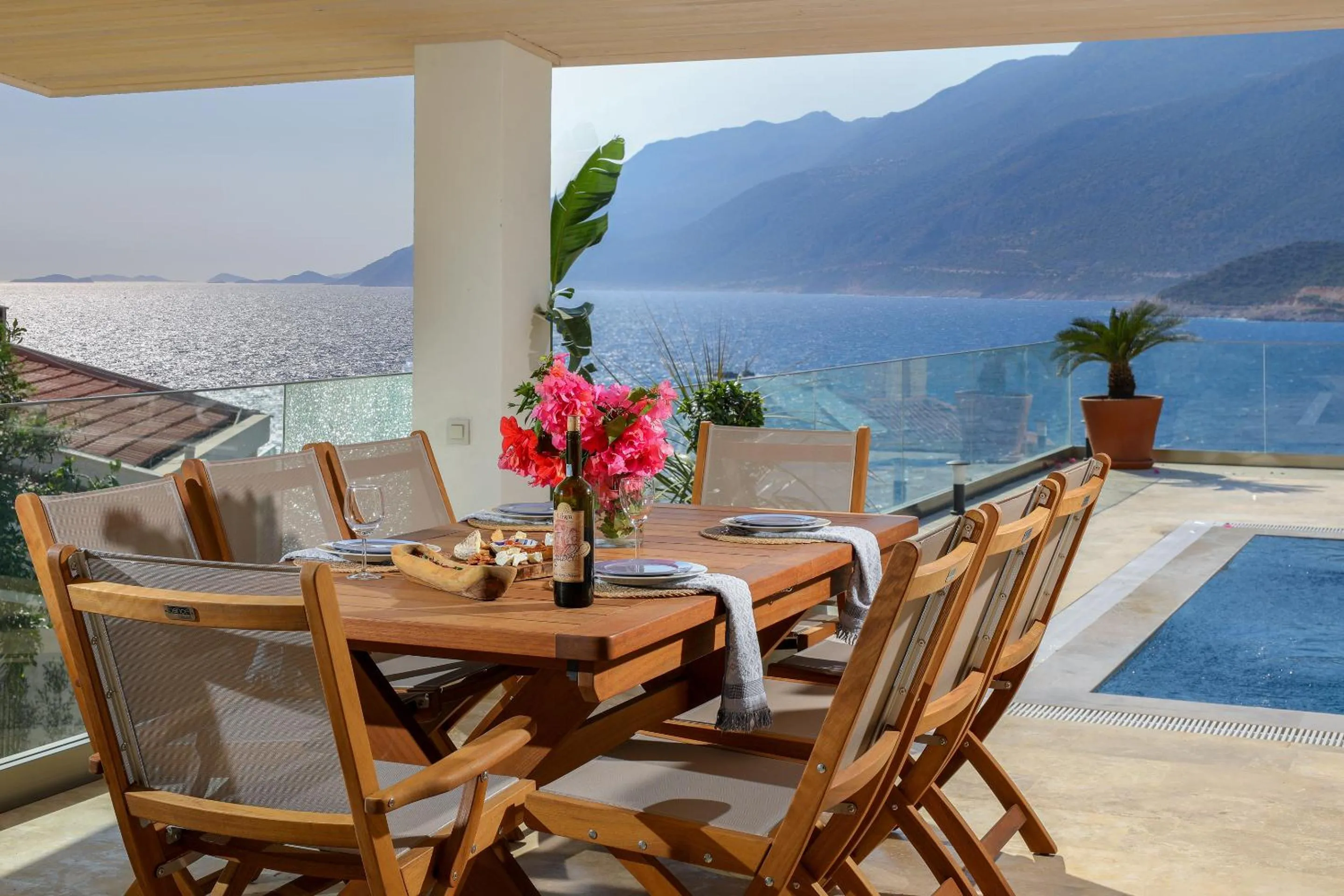 Patio in Peninsula Gardens Hotel